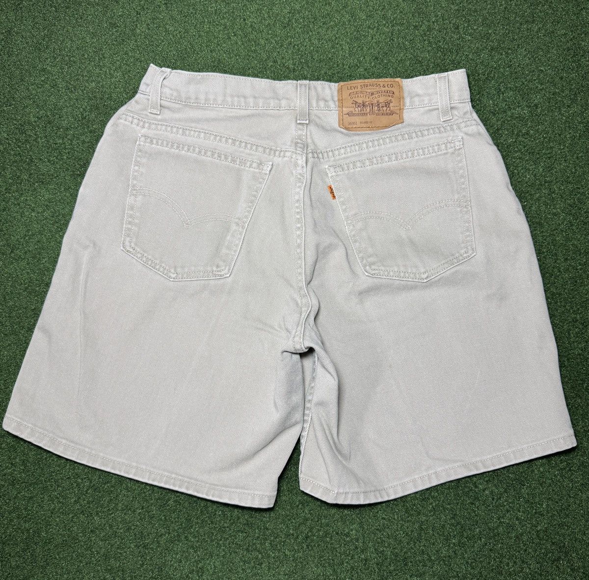 Levi's Vintage Clothing × Vintage Vintage 90s Levi’s Jorts 550 Relaxed 9” Biege Cream Shorts Size US 32 / EU 48 - 1 Thumbnail