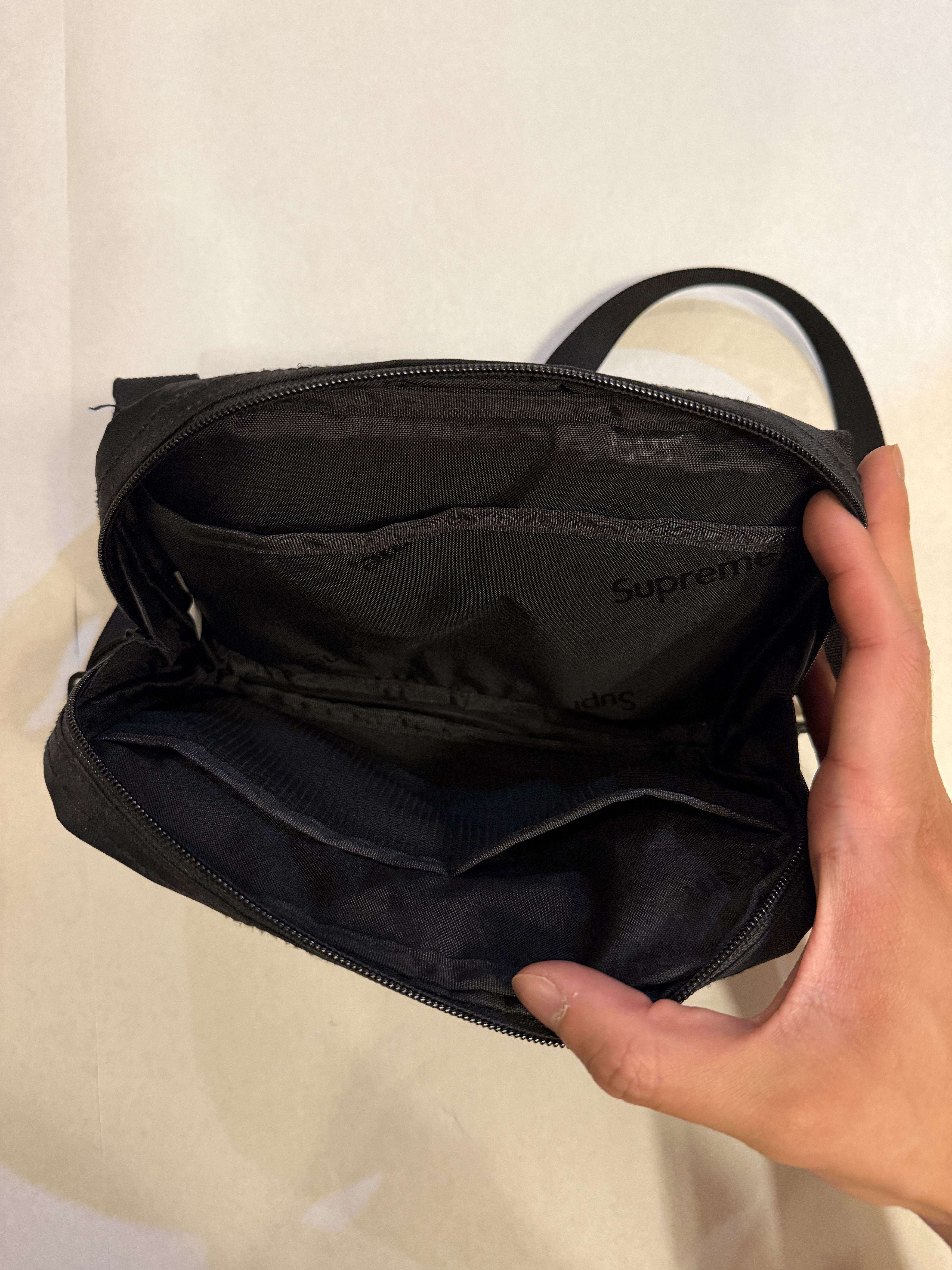 Supreme Supreme Black Logo Crossbody Bag Size ONE SIZE - 3 Thumbnail