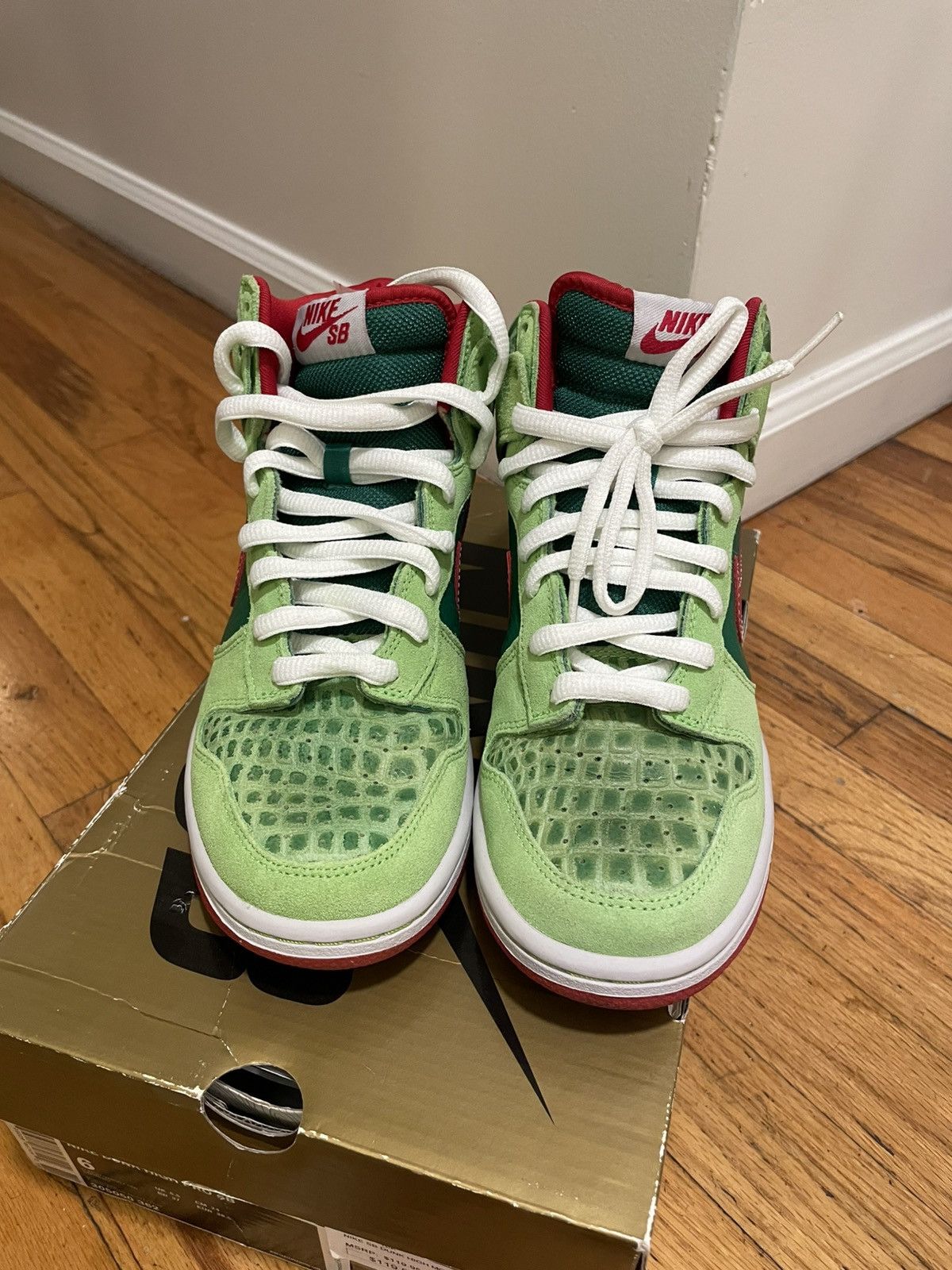 Nike SB Nike SB Dunk High Motley Crue Dr. Feelgood size 6 green red Size US 6 / EU 39 - 2 Thumbnail