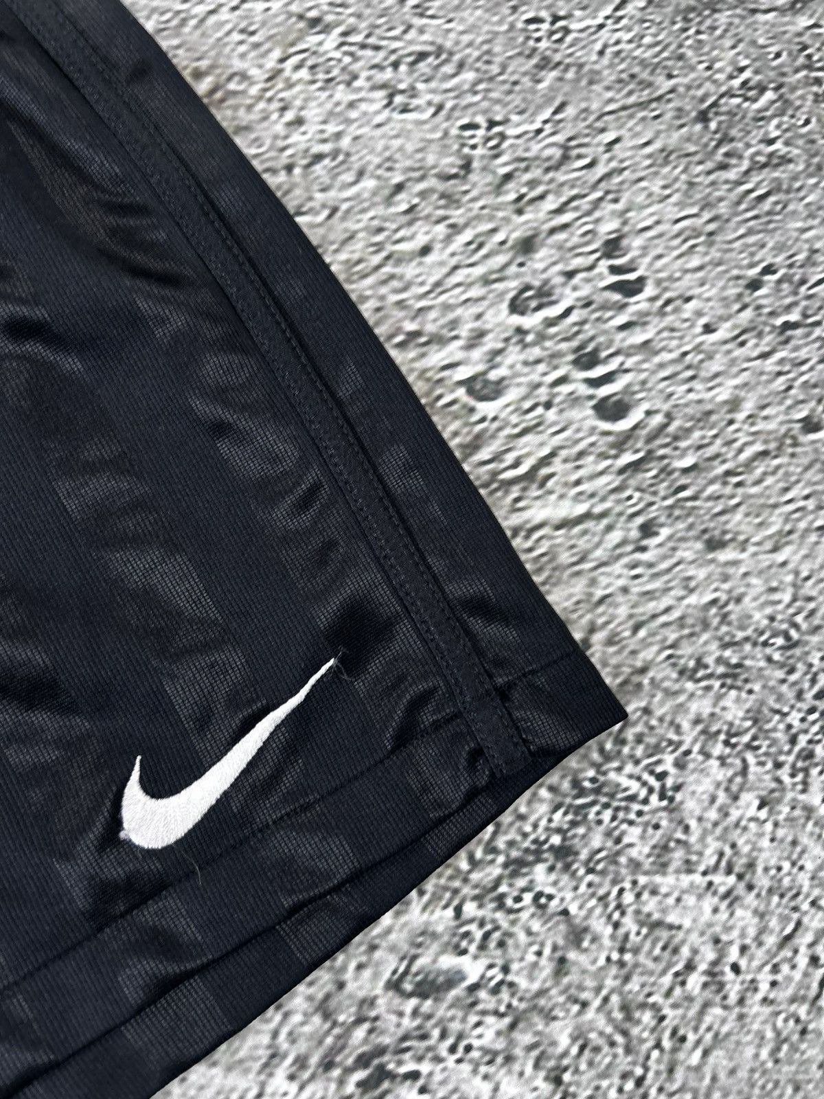 Nike × Vintage Nike vintage black shorts small swoosh 2000s Size US 32 / EU 48 - 2 Thumbnail