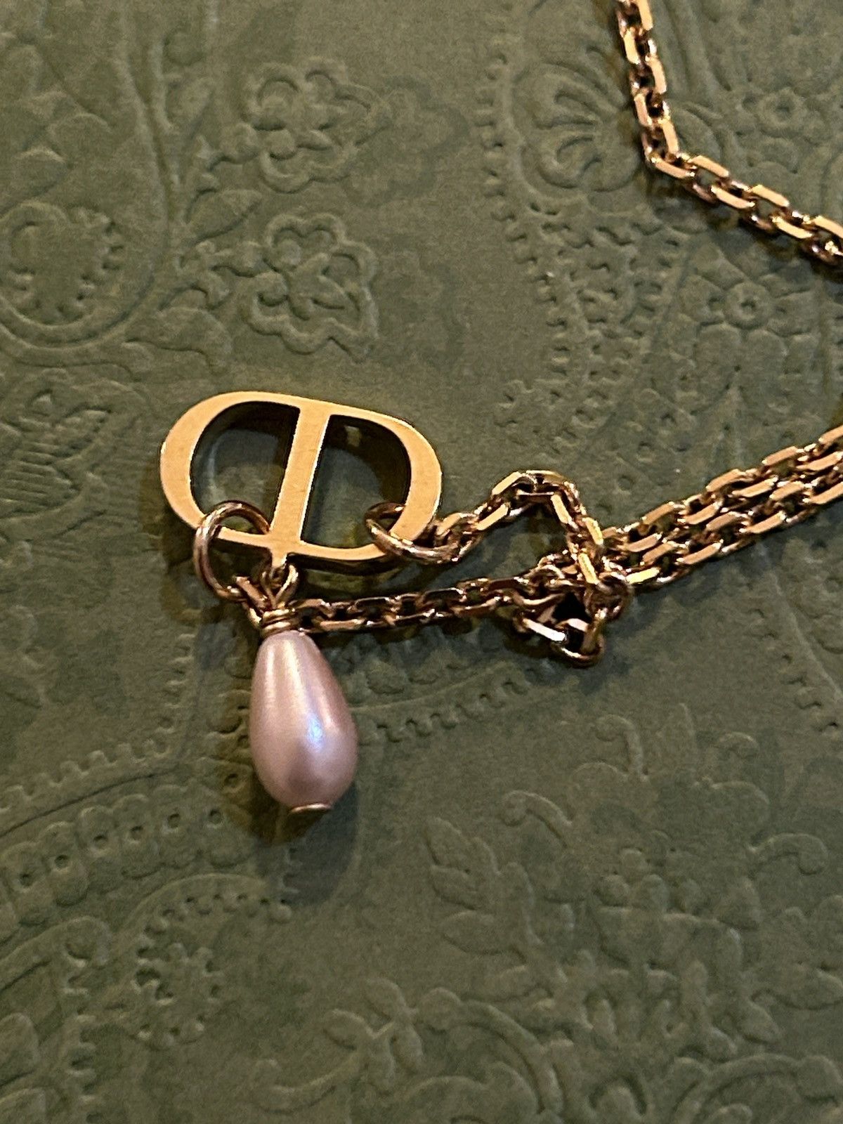 Dior Dior PETIT CD NECKLACE Gold-Finish Metal and Iridescent Size ONE SIZE - 6 Thumbnail