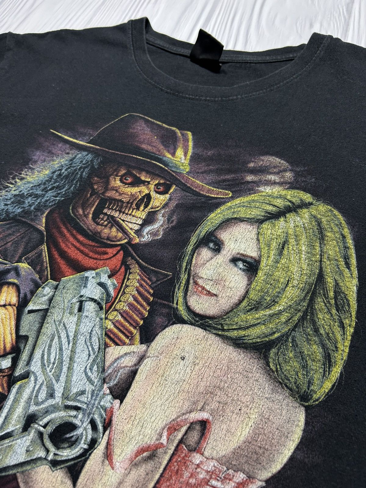 Vintage Vintage Skeleton Girl Ass Weapon T-Shirt Size US L / EU 52-54 / 3 - 6 Thumbnail