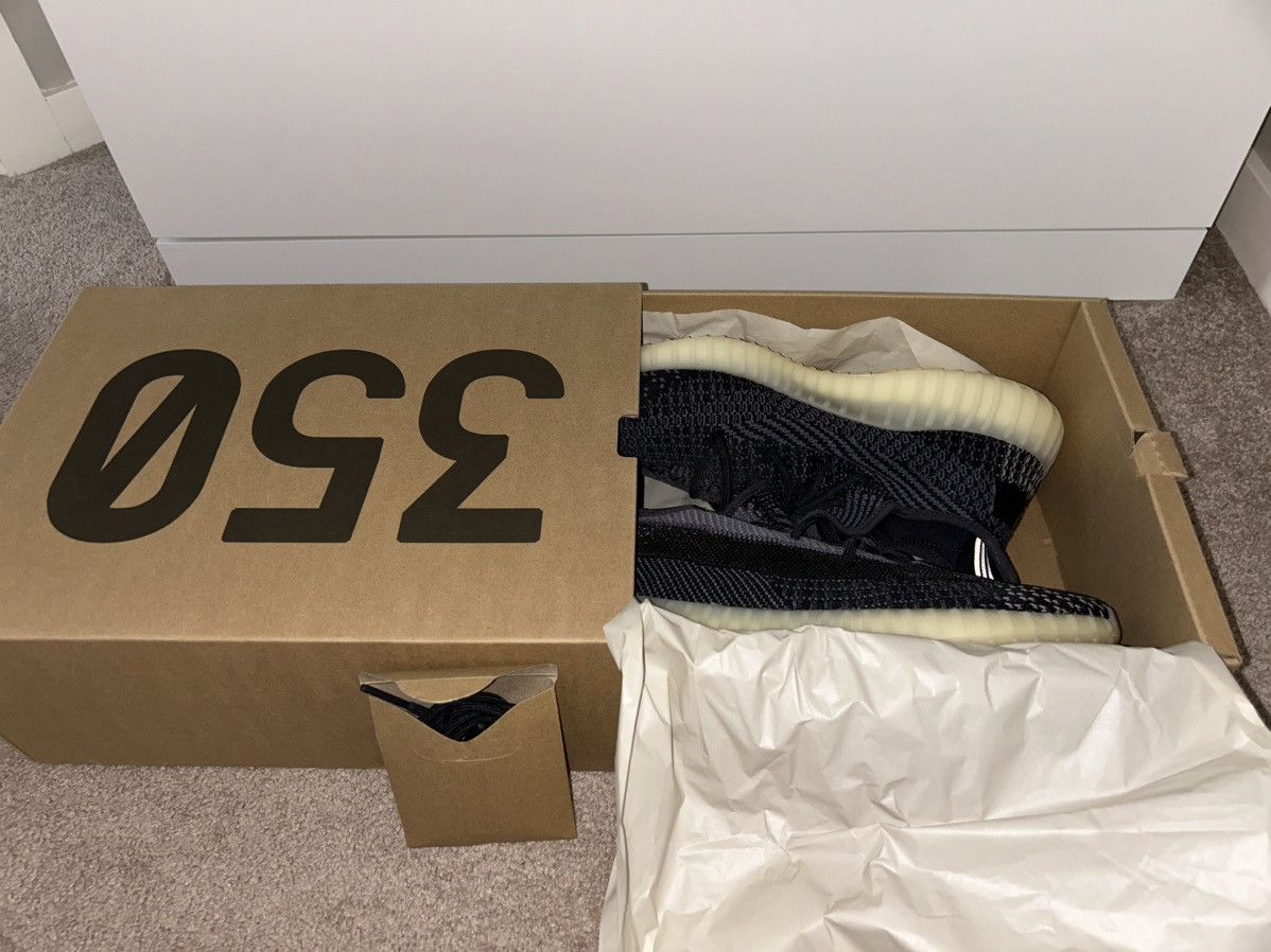 Adidas Yeezy Boost 350 V2 Carbon Size US 11 / EU 44 - 6 Thumbnail