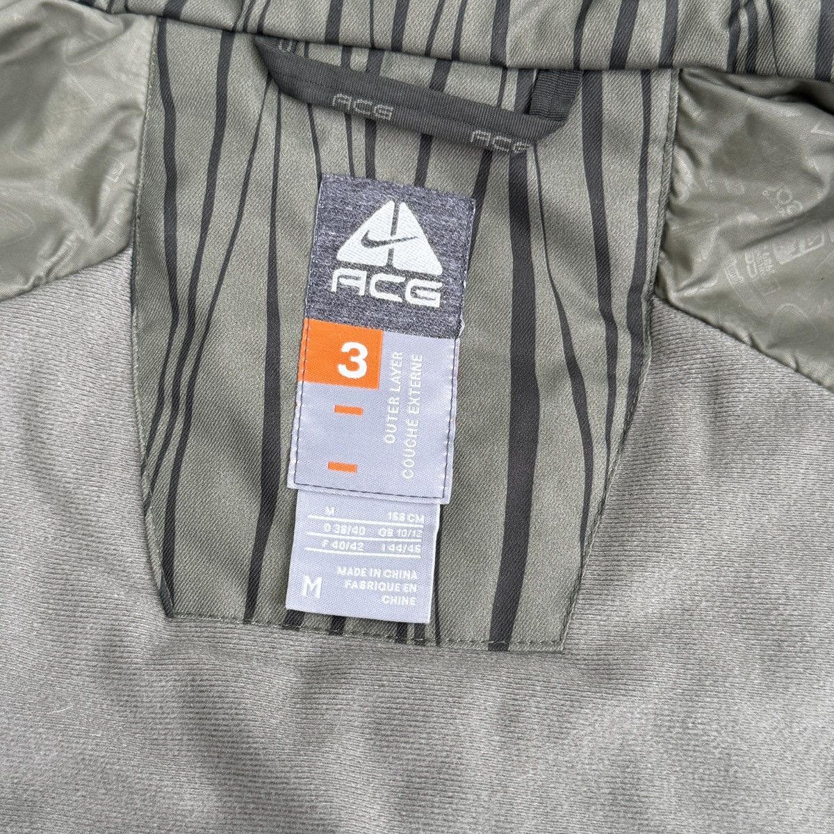 Nike ACG Vintage Nike ACG Women Insulated Snow Ski Jacket Size M Size M / US 6-8 / IT 42-44 - 17 Thumbnail