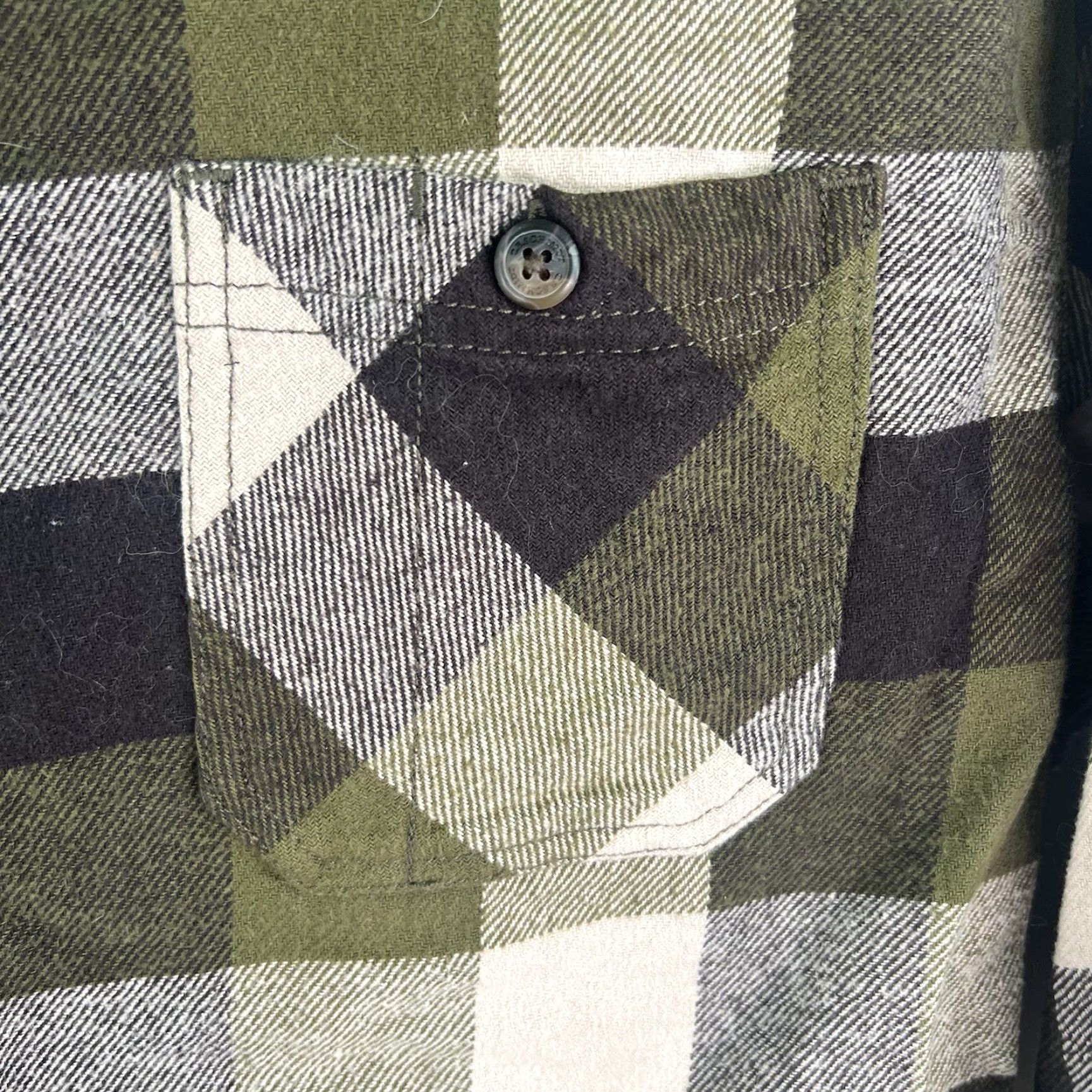 Vintage C.E. Schmidt Workwear Plaid Flannel Button-Up Shirt Mens XLT Green Size US XL / EU 56 / 4 - 3 Thumbnail