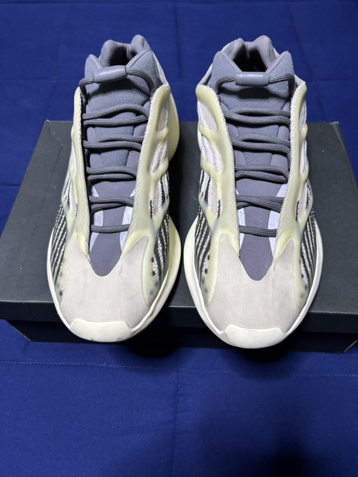 Adidas Adidas Yeezy 700 V3 Fade Salt 2022 Size 11 Size US 11 / EU 44 - 1 Thumbnail