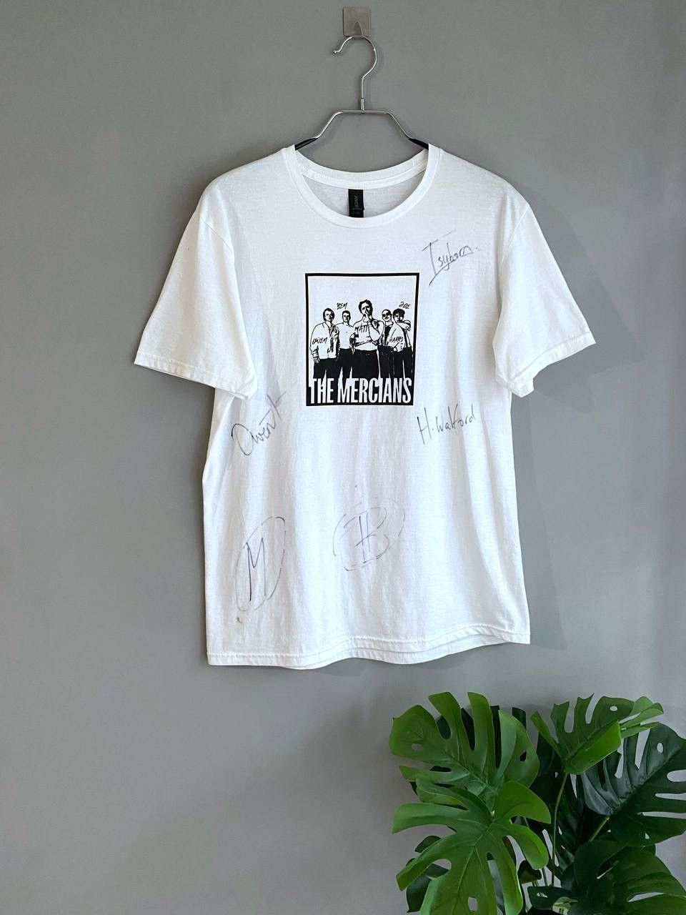 Band Tees The Mercians Rock Band Autograph Merchandise T-Shirt, Size M Size US M / EU 48-50 / 2 - 1 Thumbnail