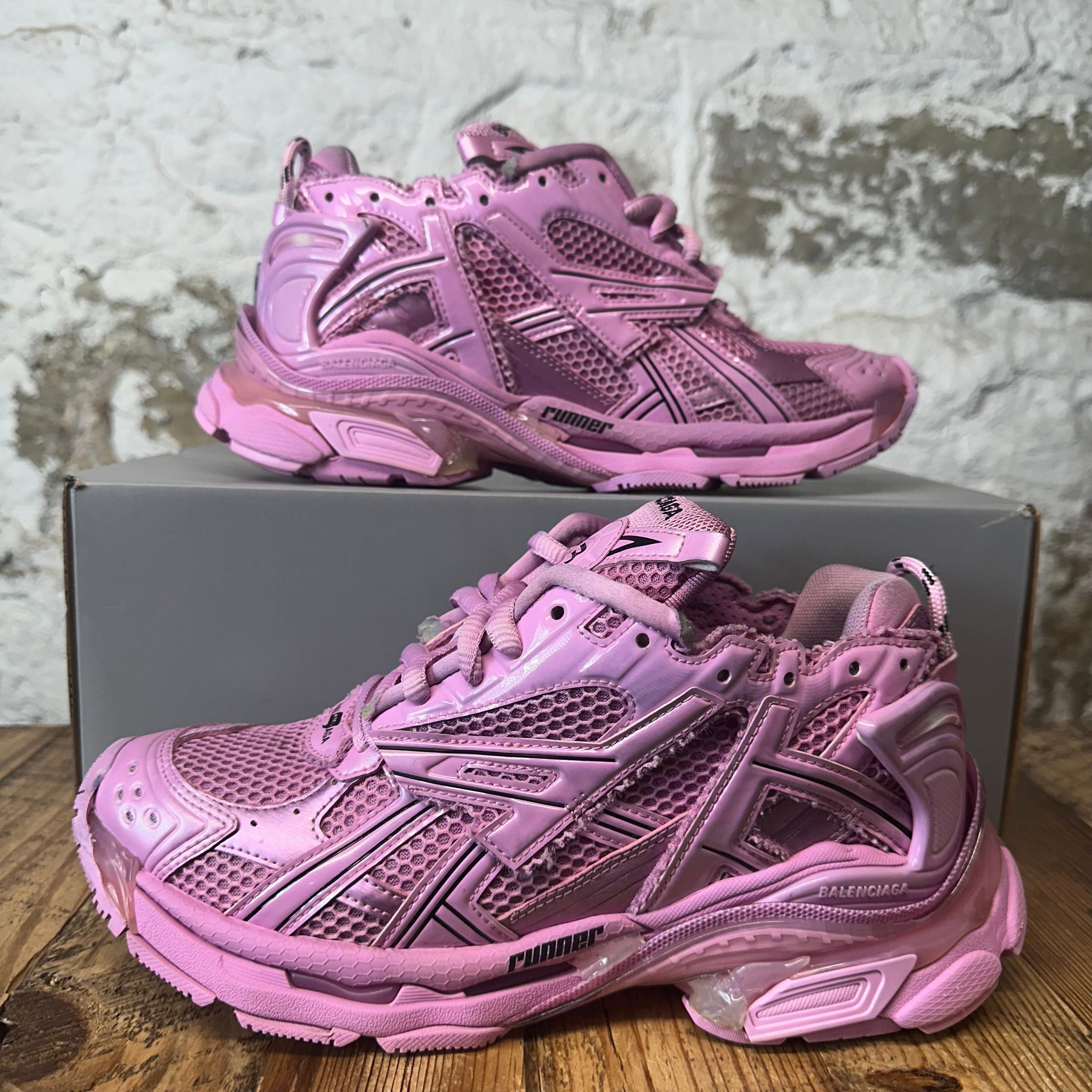 Balenciaga Balenciaga Runner Triple Pink Sneaker Sz 7 (40) Size US 7 / EU 40 - 1 Thumbnail