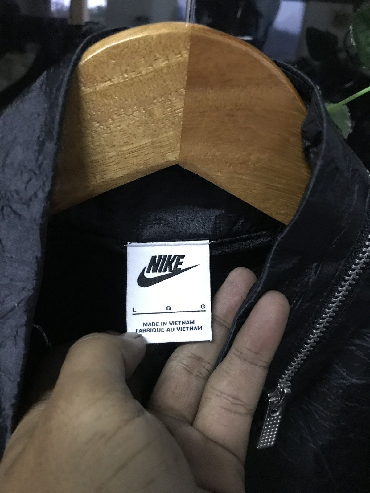 Nike Men’s Nike Solid Color Stand Collar Zipper Sport Black Jacke Size US L / EU 52-54 / 3 - 6 Thumbnail