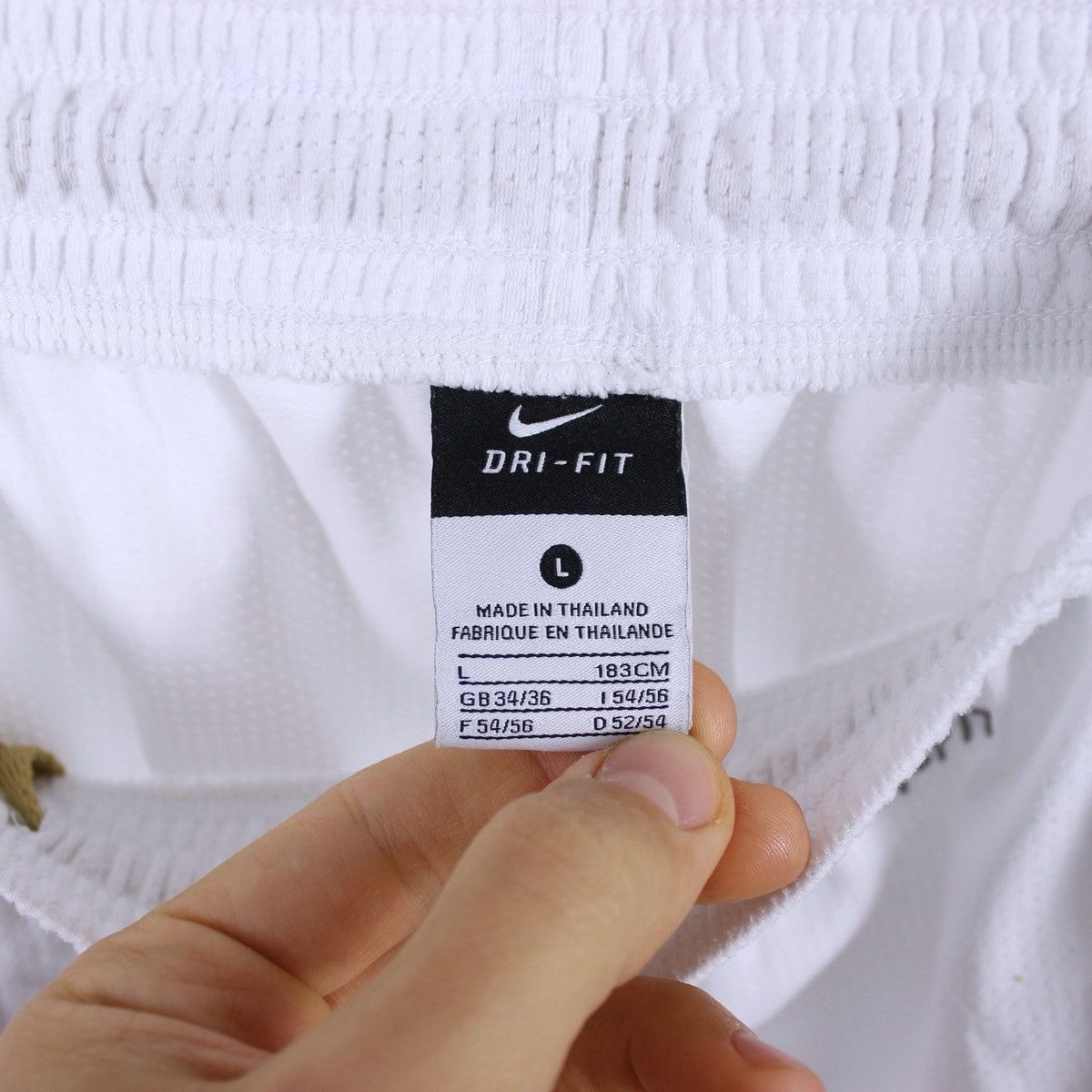 Nike Vintage Nike Basketball Shorts Size US 32 / EU 48 - 5 Thumbnail