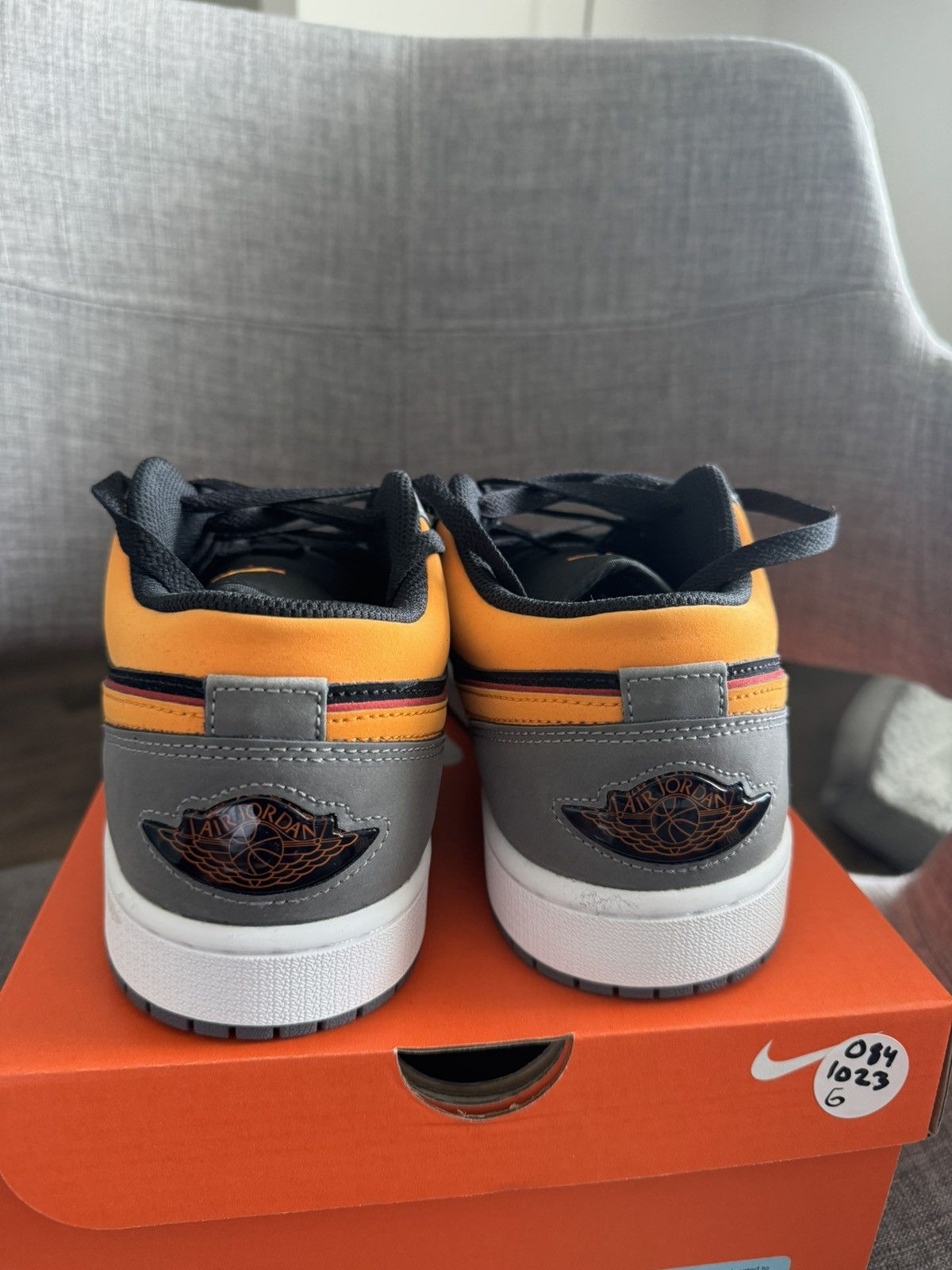 Jordan Brand Air Jordan 1 Low SE Size US 9.5 / EU 42-43 - 6 Thumbnail