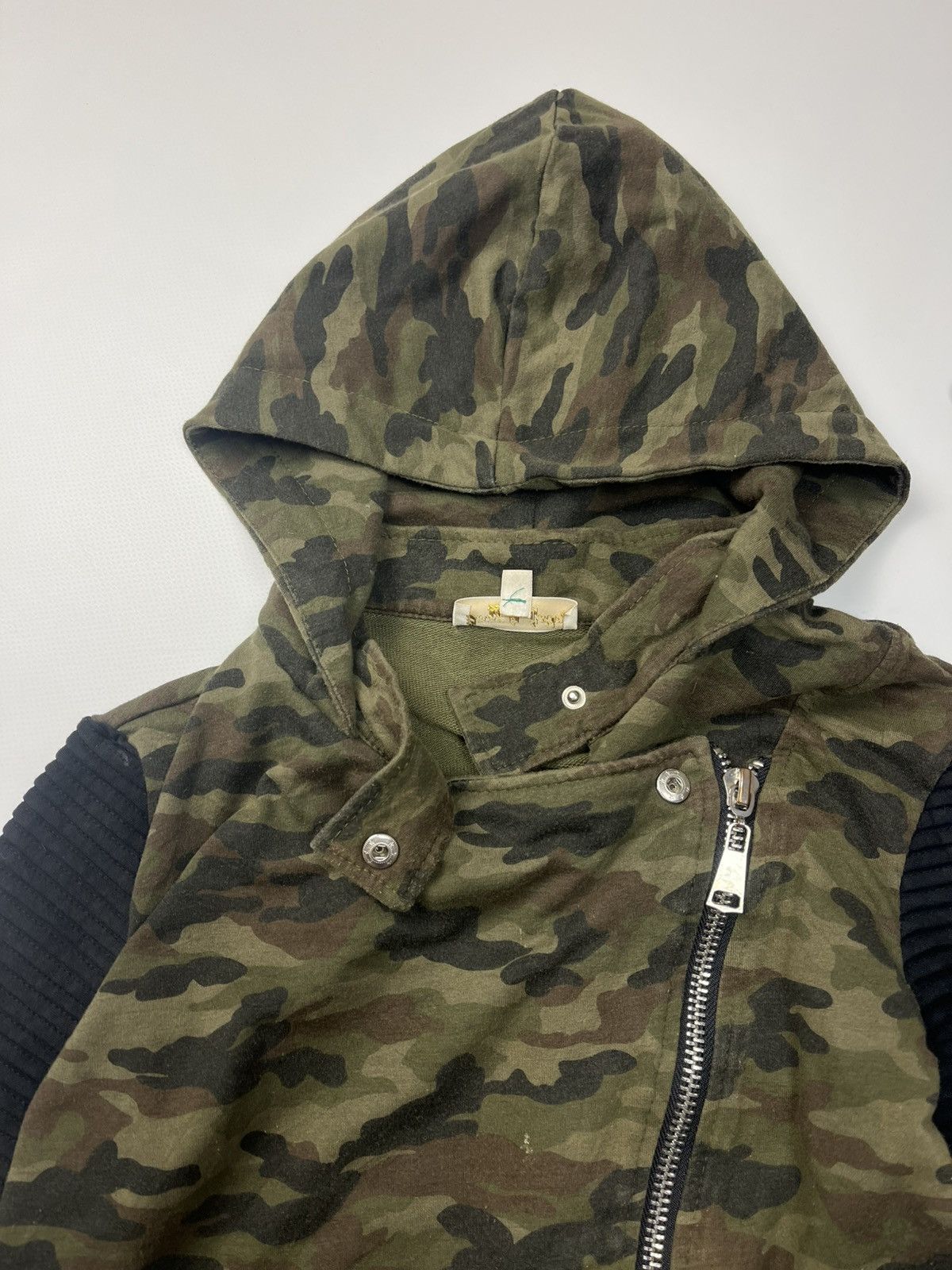 If Six Was Nine Vintage Asymmetrical LGB If Six Was Nine Camo Hoodie Size US S / EU 44-46 / 1 - 8 Thumbnail