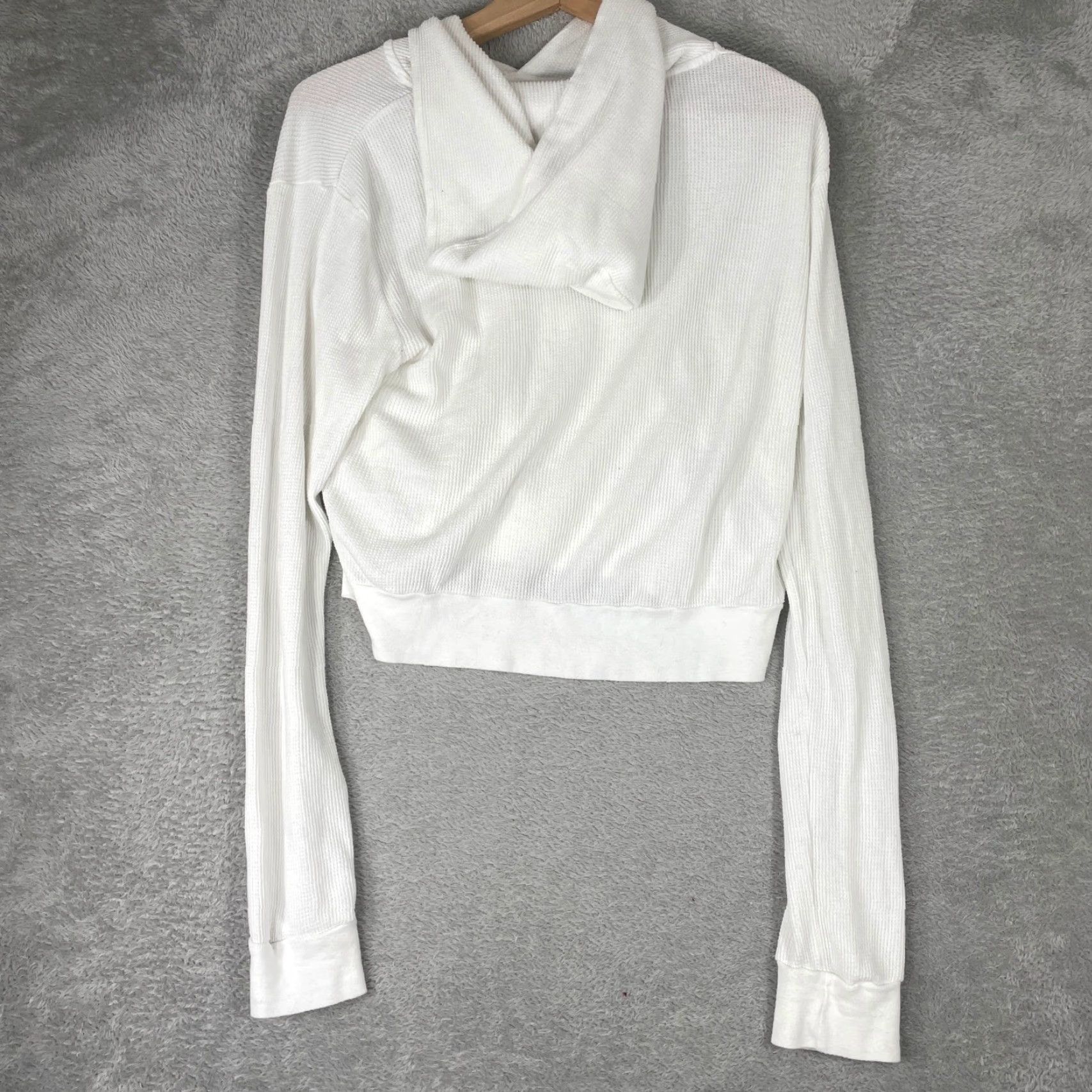 Brandy Melville VINTAGE Brandy Melville Hoodie Womens One Size White Waffle Knit Thermal Cropped Size ONE SIZE - 4 Thumbnail