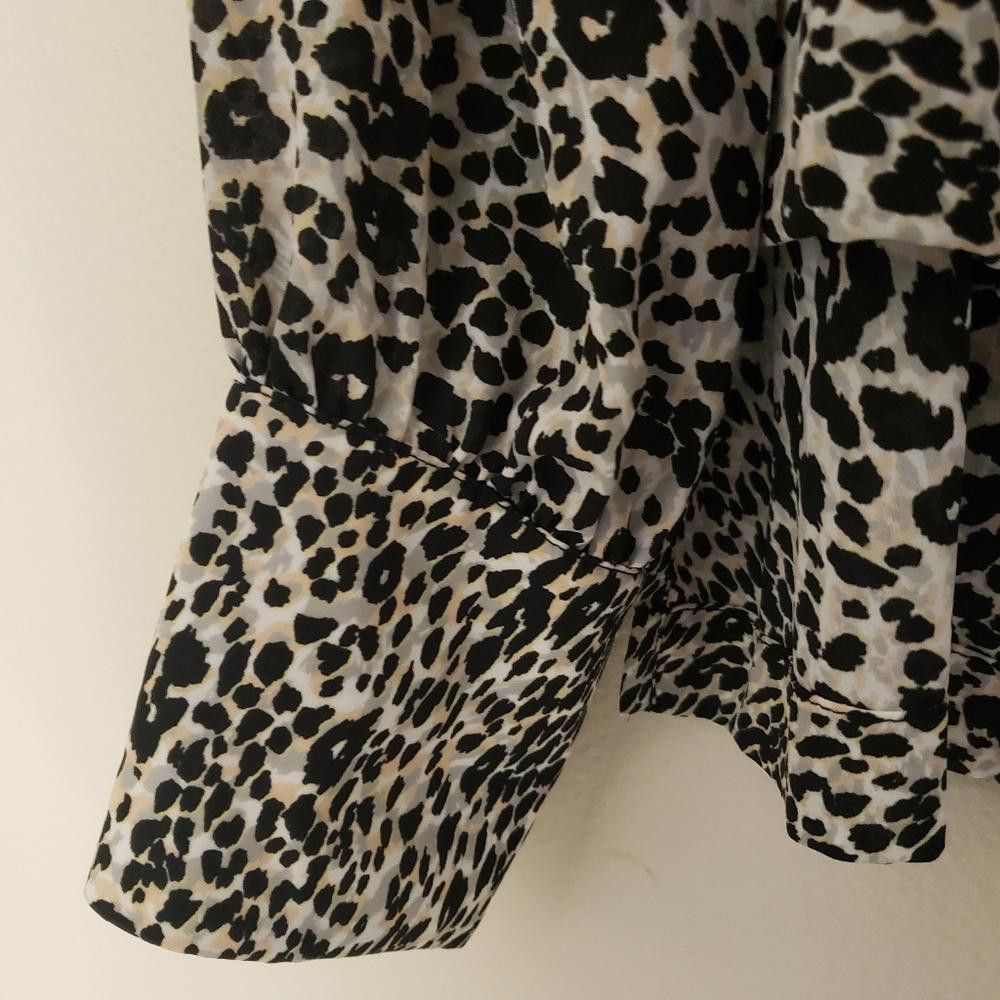 Bcbgmaxazria CT234 BCBGMAXAZRIA ANIMAL PRINT LONG SLEEVE BLOUSE SM Size S / US 4 / IT 40 - 3 Thumbnail