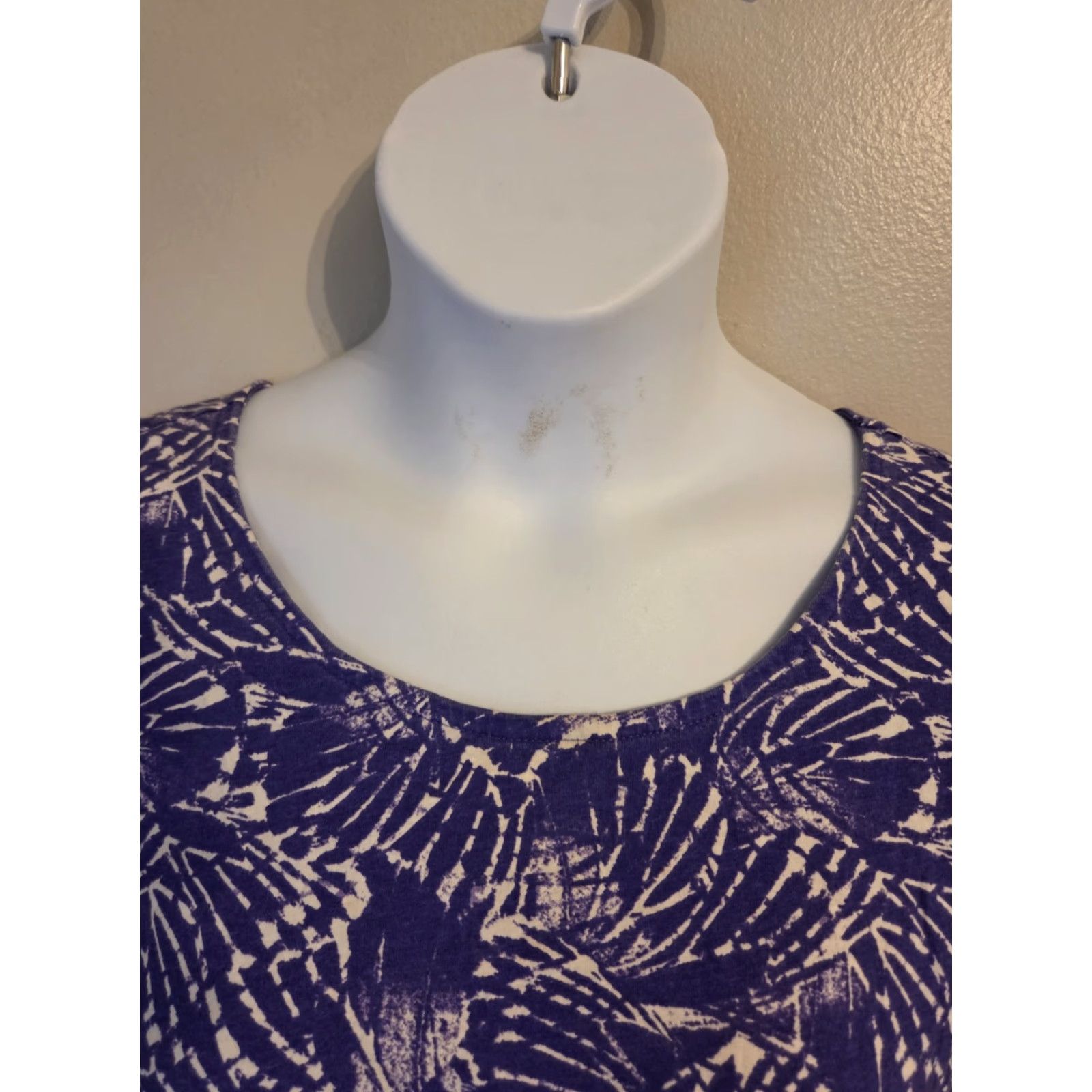 Vintage Roaman's Purple White Abstract Leaf Keyhole Back Top Shirt 2X 26/28 + Plus Size Women Casual Short Sleeve Round Neck T-Shirt Size 4XL / US 24-26 - 2 Thumbnail