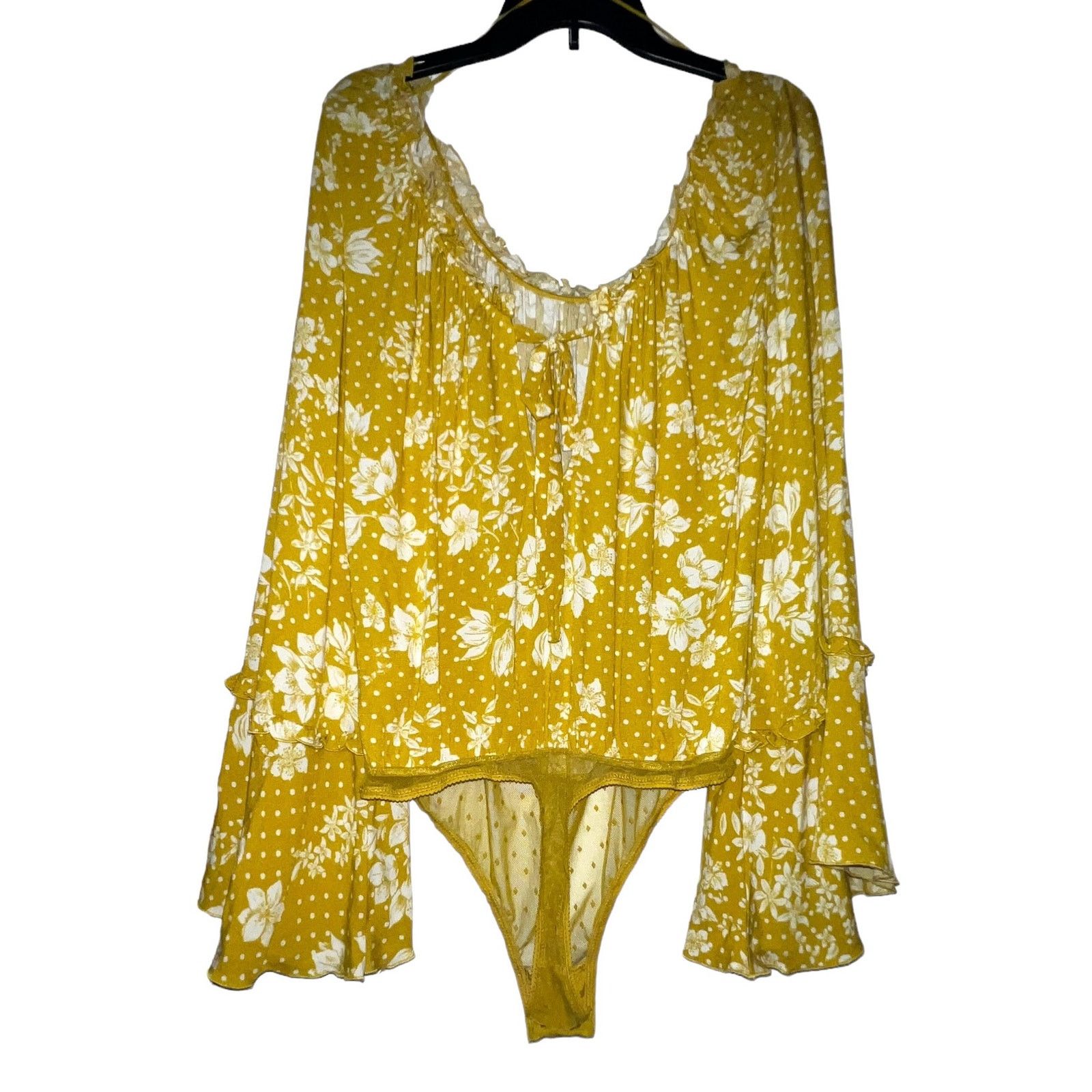 Free People Free People One On One Date Bodysuit Top Bell Sleeve MED Size M / US 6-8 / IT 42-44 - 4 Thumbnail