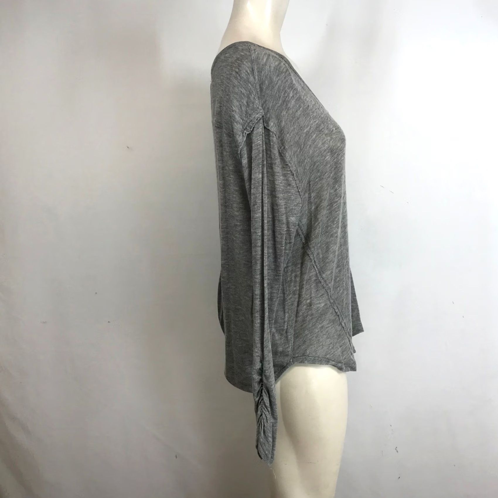 Vintage WE THE FREE V Neck Grey Henley Long Sleeve Open Back Twist Detail Top Womens XS Size XS / US 0-2 / IT 36-38 - 4 Thumbnail