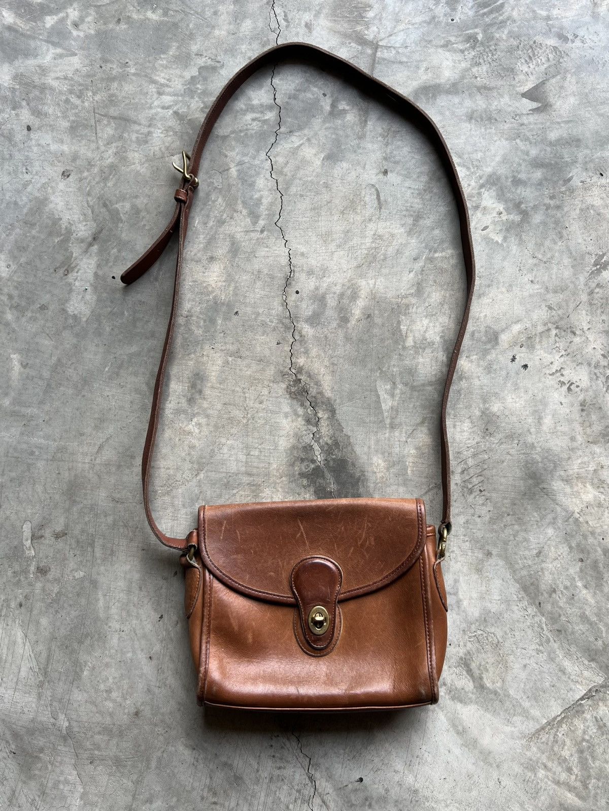 Coach Vintage Coach Willis British Tan Leather Bag Size ONE SIZE - 4 Thumbnail