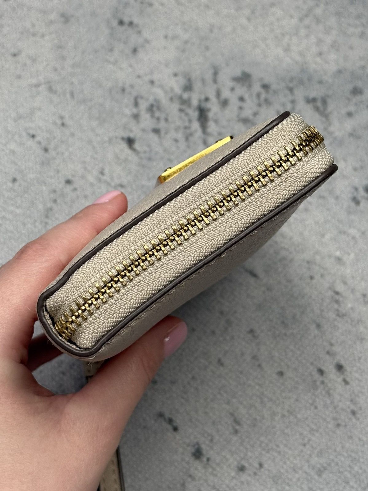 Marc by Marc Jacobs Vintage Marc by Marc Jacobs Beige Zip Around Wallet Rare Size ONE SIZE - 4 Thumbnail