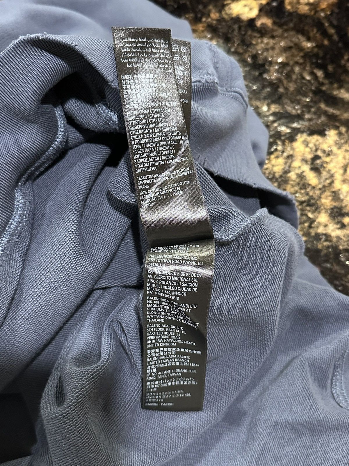 Balenciaga Balenciaga Oversize Spray Bleach Print Logo Dark Blue Hoodie Size US XXS / EU 40 - 11 Thumbnail
