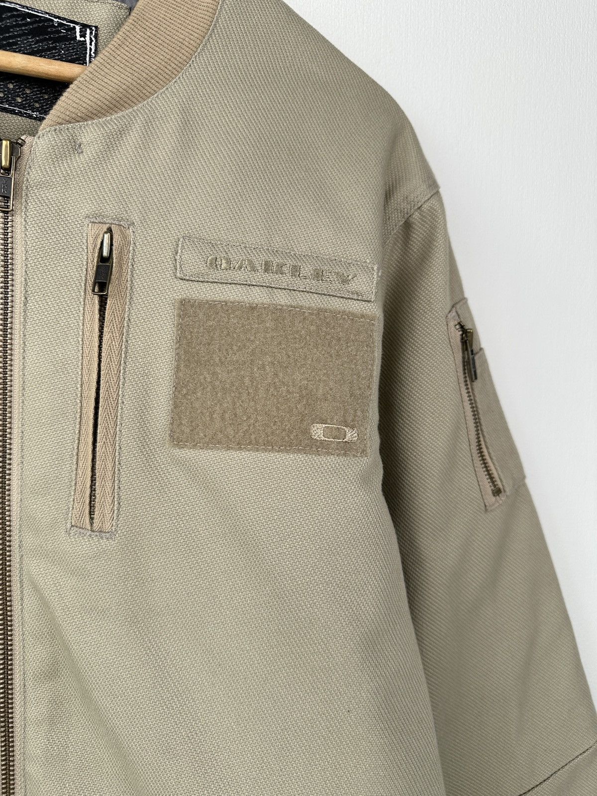 Oakley Vintage Y2K OAKLEY Military Bomber Jacket Beige Men’s size M Size US M / EU 48-50 / 2 - 11 Thumbnail