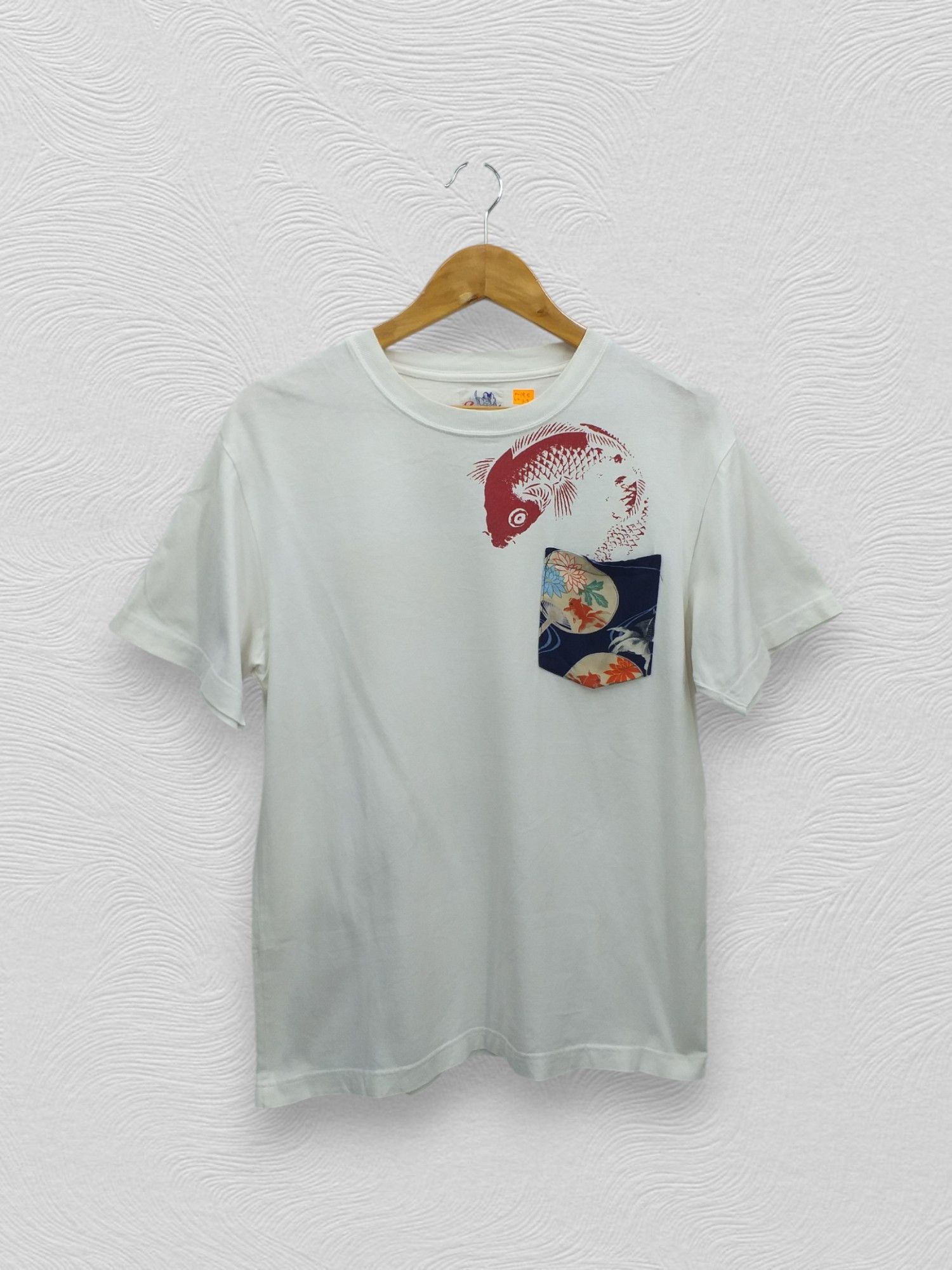 Vintage Vintage Oniwa Soto Sukajan Koi Style Large T Shirt -C012 Size US L / EU 52-54 / 3 - 1 Thumbnail