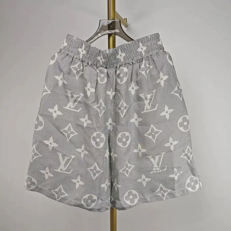Louis Vuitton Louis Vuitton Women's White Silk Shorts . Size 23" - 1 Thumbnail