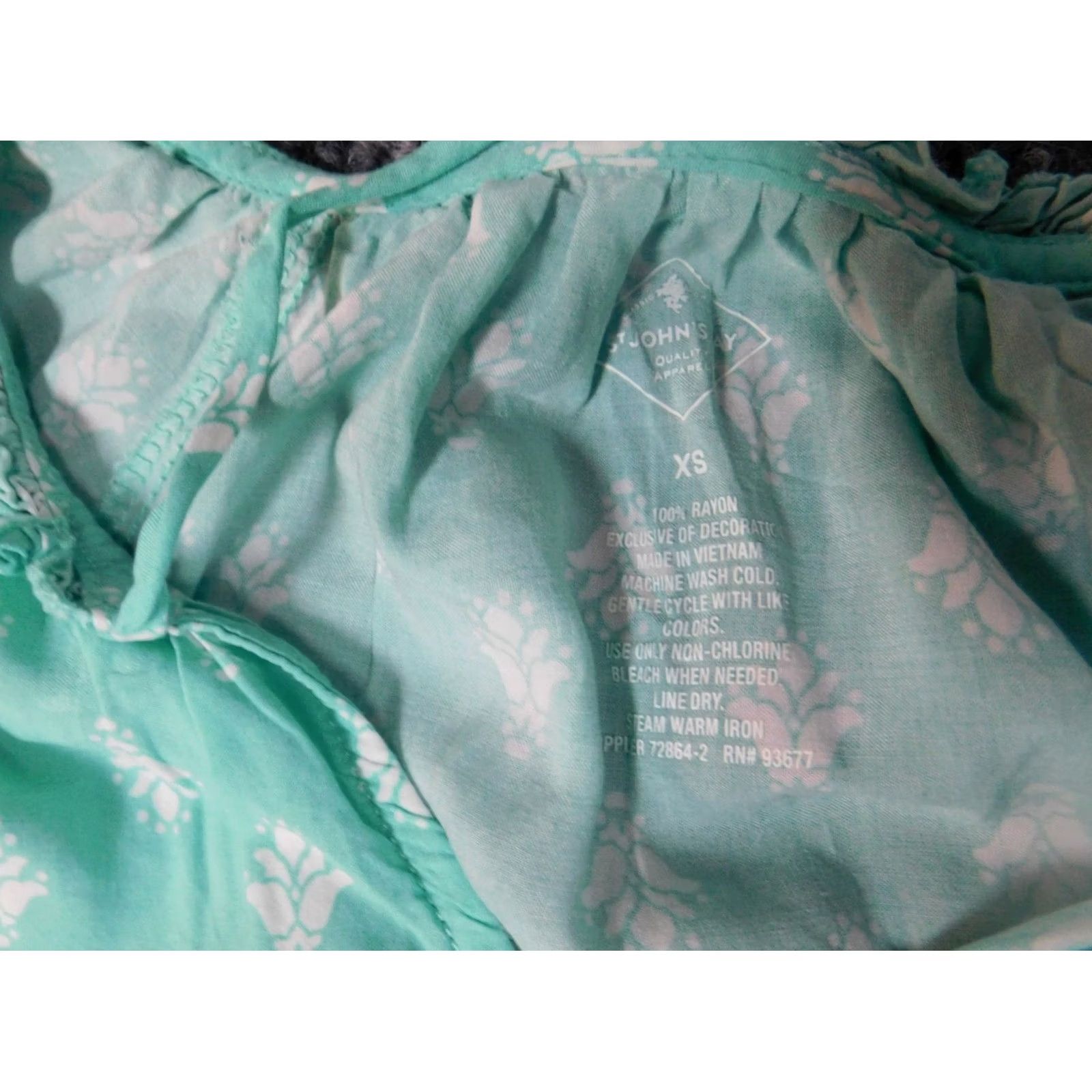 Vintage VINTAGE? No. St. John's Bay Womens Blouse XS Green Floral Crew Neck Pullover Short Sleeve Button Rayon Casual Regular Blouse Womens Girls? Size XS / US 0-2 / IT 36-38 - 6 Thumbnail
