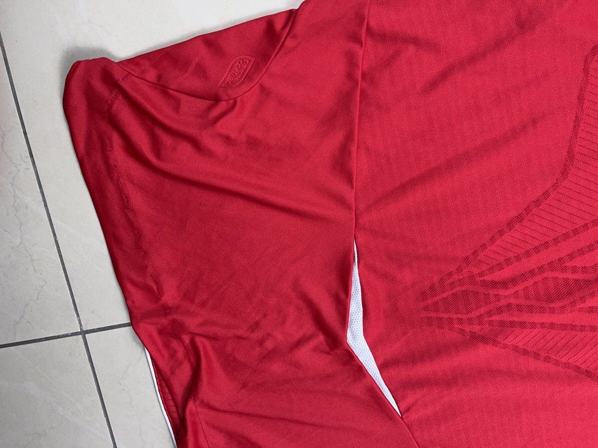 Umbro × Vintage ➕ umbro England 2008/2010 red soccer jersey center logo Size US L / EU 52-54 / 3 - 7 Thumbnail
