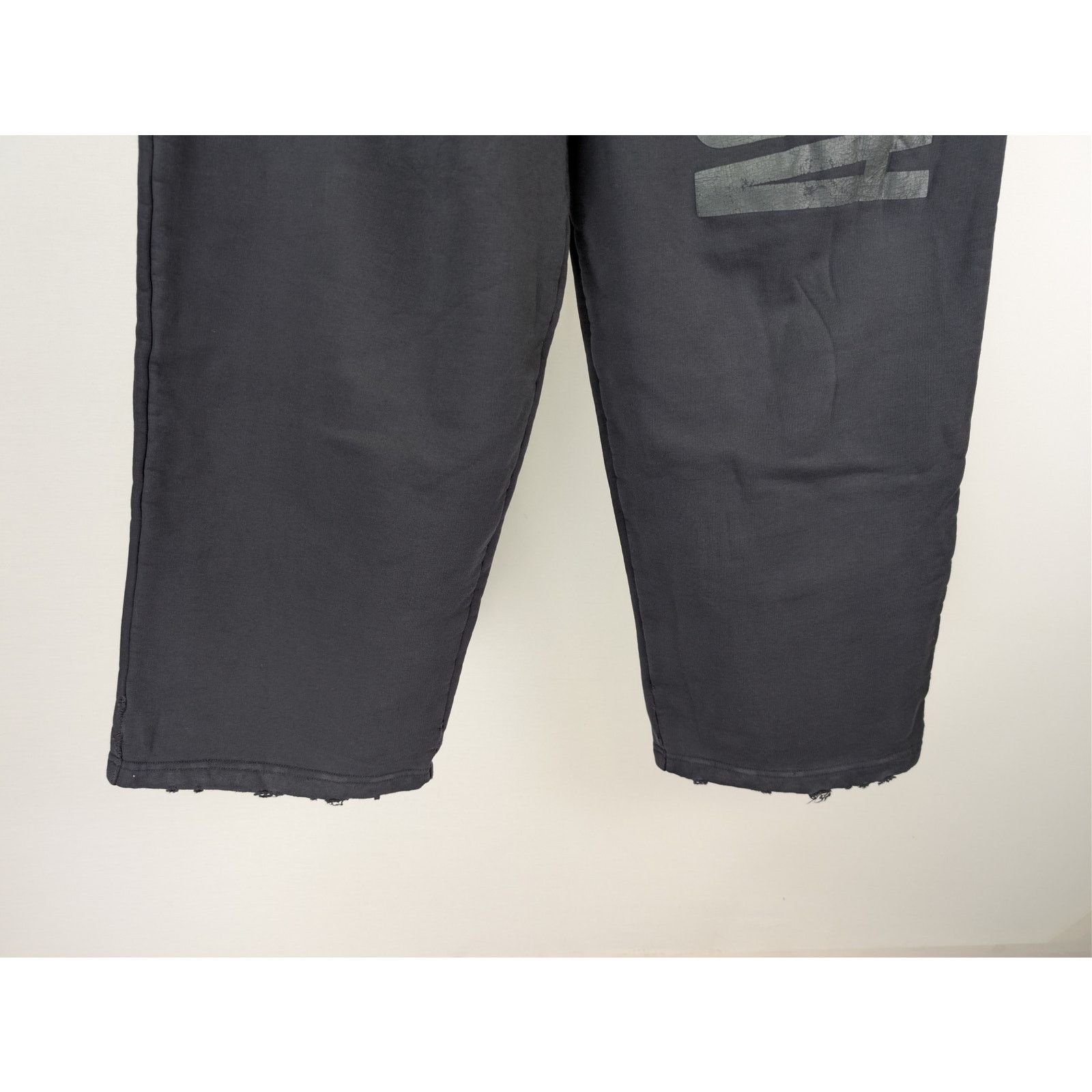 Balenciaga o1rshd1 Baggy Sweatpants in Washed Black Size US 28 / EU 44 - 4 Thumbnail