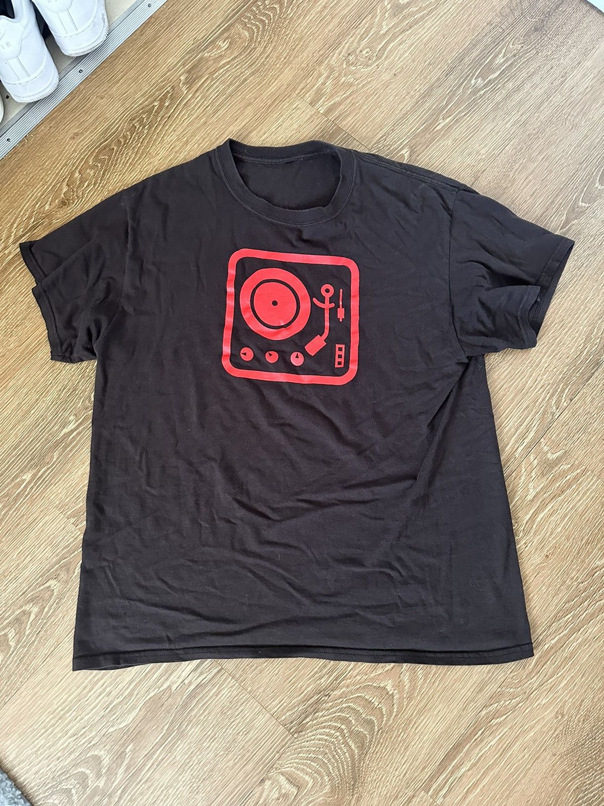 Vintage 90s turntable tee Size US M / EU 48-50 / 2 - 1 Thumbnail