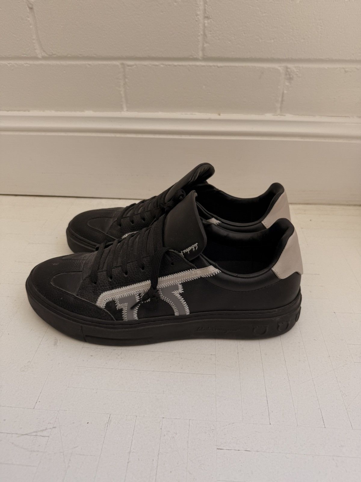 Salvatore Ferragamo Fergamo sneakers barely worn Size US 8.5 / EU 41-42 - 12 Thumbnail