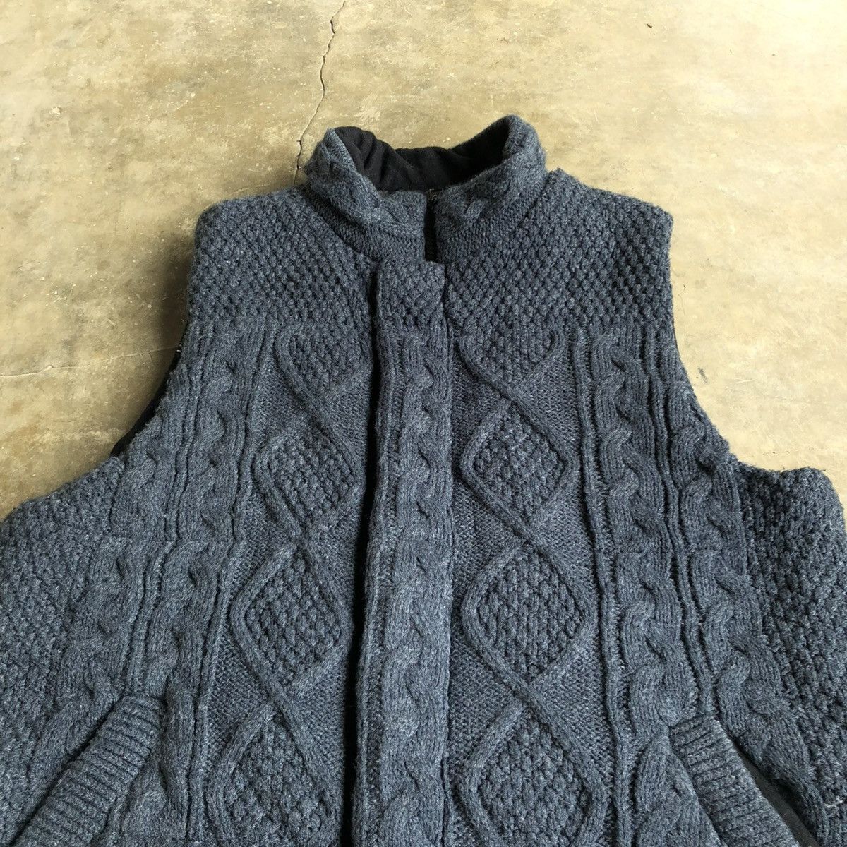 Japanese Brand 2000s Joey Factory Knitted Wool Cable Pattern Vest Luxury Size US M / EU 48-50 / 2 - 5 Thumbnail