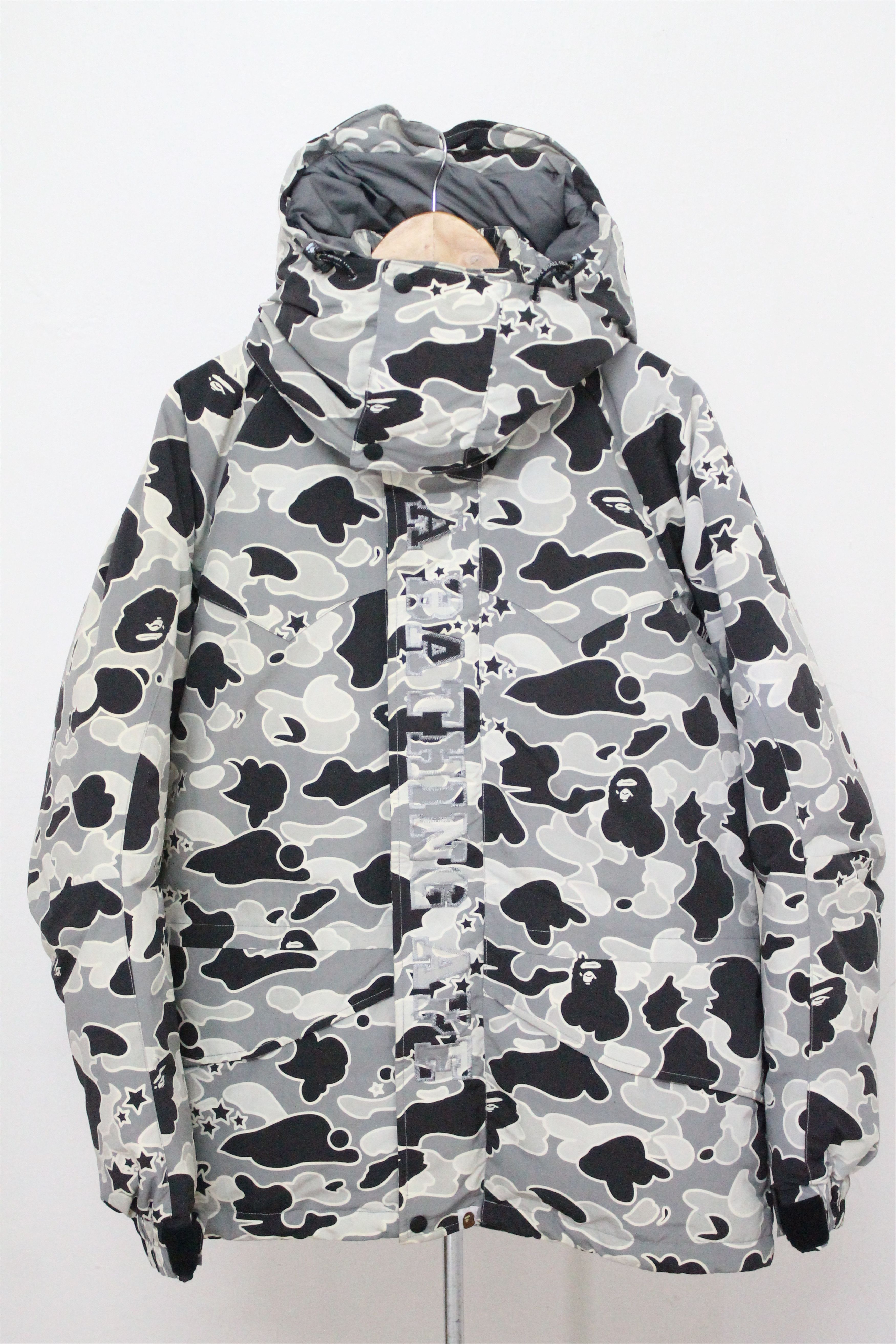 Bape Vintage OG BAPE Camouflage Snowboard Jacket Size US L / EU 52-54 / 3 - 1 Thumbnail
