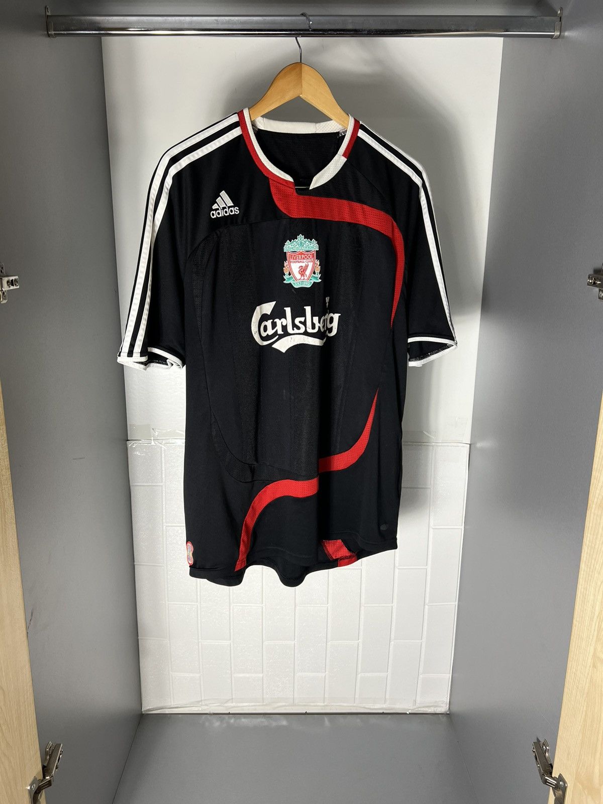 Vintage VERY RARE ADIDAS FC LIVERPOOL ENGLAND SOCCER JERSEY RETRO Size US L / EU 52-54 / 3 - 5 Thumbnail