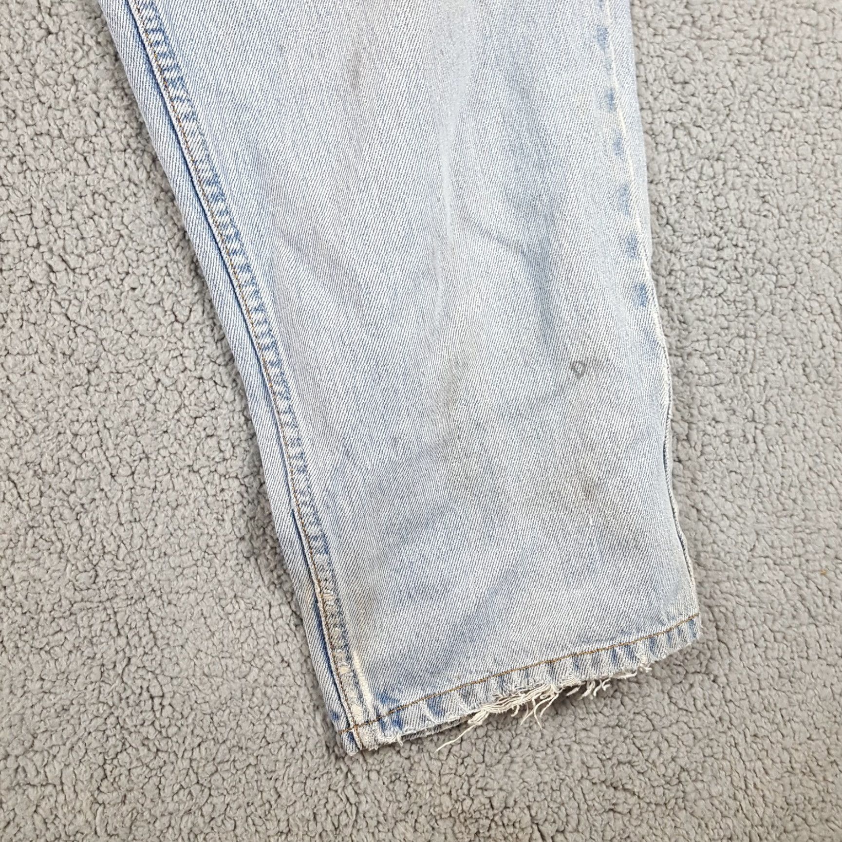 Levi's VINTAGE Levi's 560 Comfort Fit Tapered Denim Jeans Men's Size 36x32 Distressed Blue 90s Grunge Size US 36 / EU 52 - 6 Thumbnail
