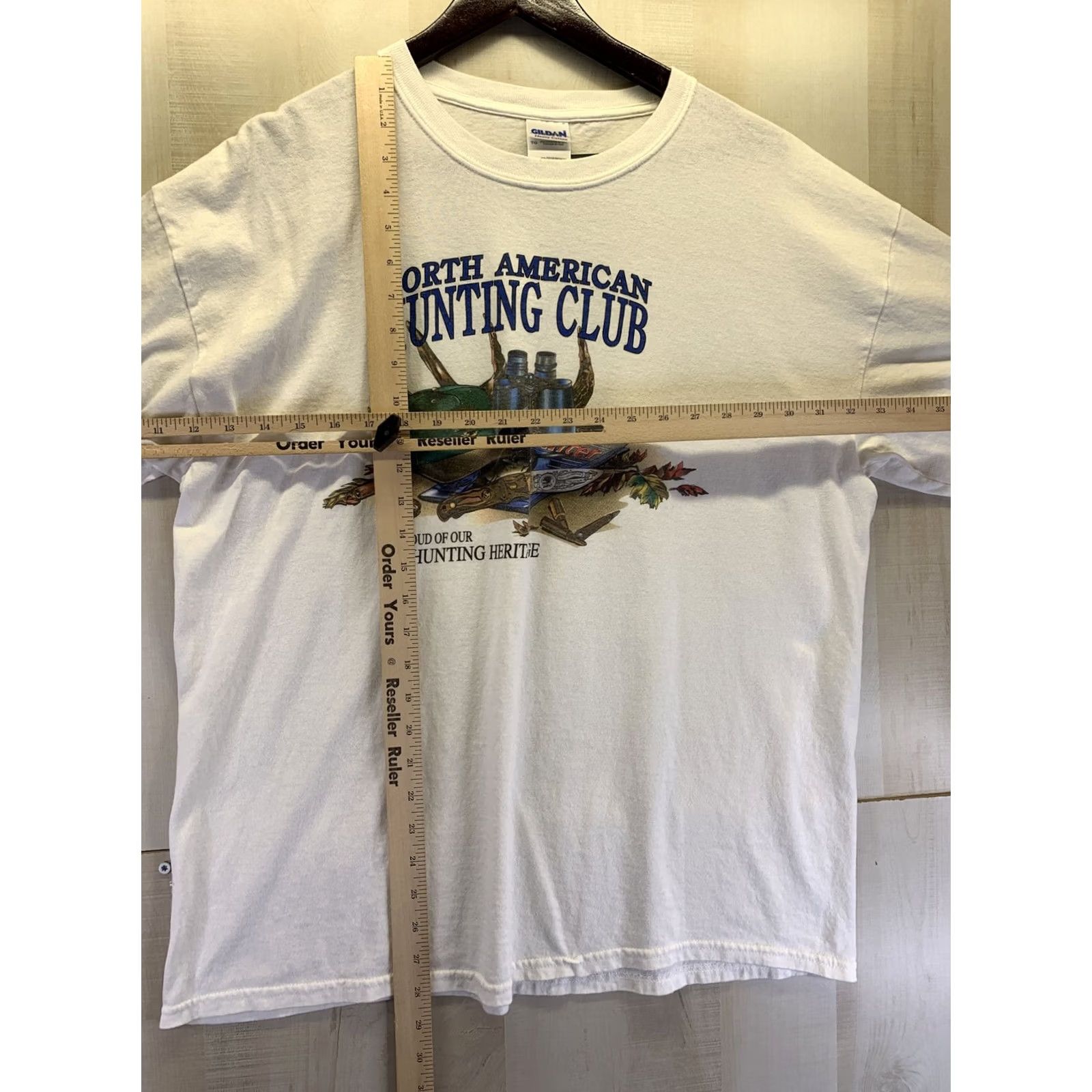 Gildan VINTAGE North American Hunting Club Mens Graphic T Shirt XL White Crew Neck Short Sleeve Y2K XL-7844 Size US XL / EU 56 / 4 - 4 Thumbnail