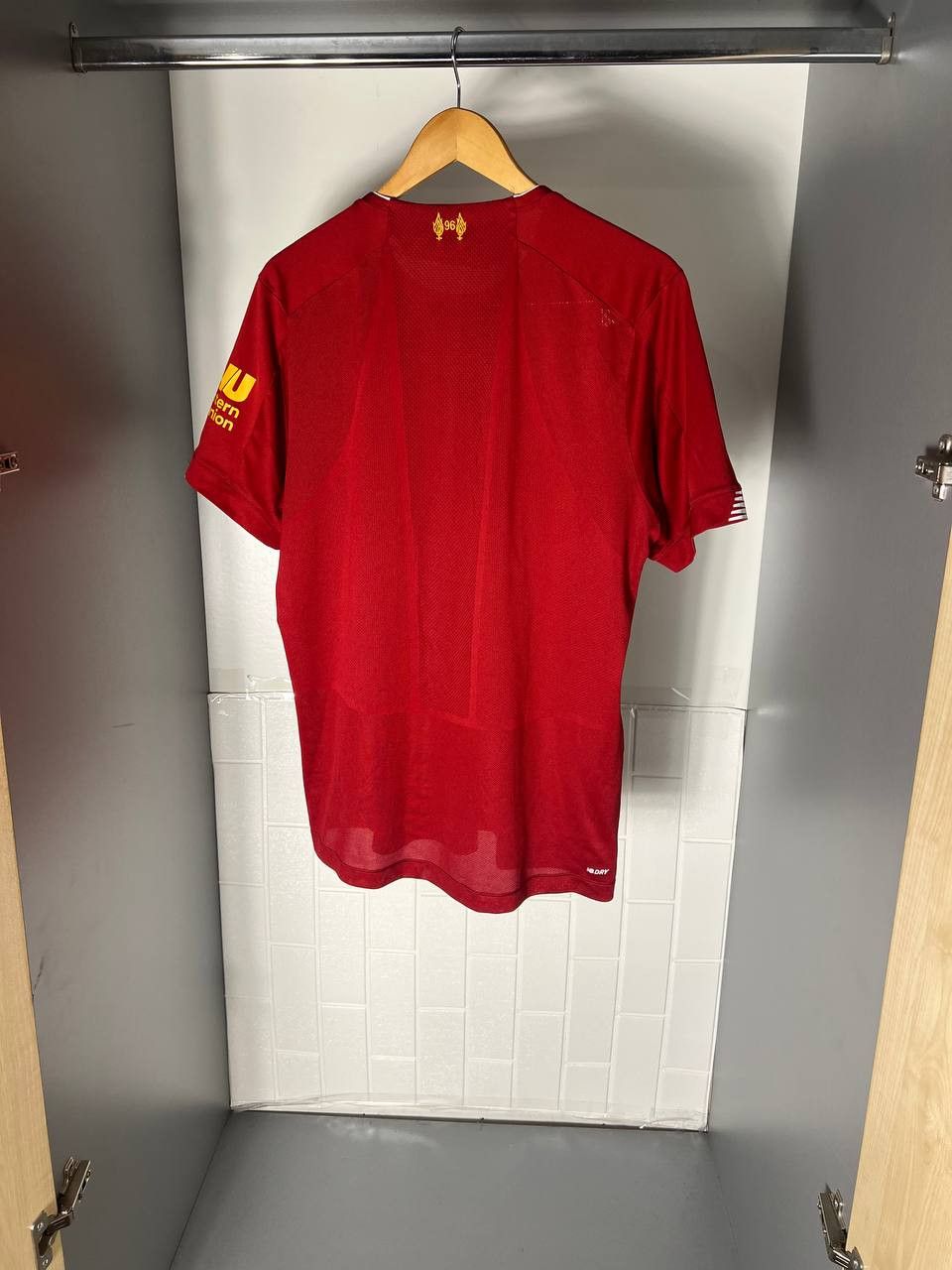 New Balance VINTAGE NEW BALANCE FC LIVERPOOL ENGLAND SOCCER JERSEY RETRO Size US L / EU 52-54 / 3 - 10 Thumbnail