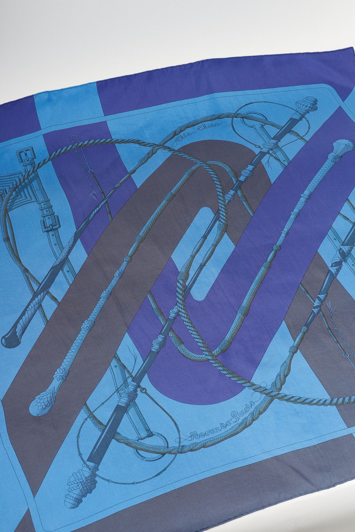Hermes Hermes Clic-Clac 90 Blue Dip-Dye Silk Scarf Size ONE SIZE - 2 Thumbnail
