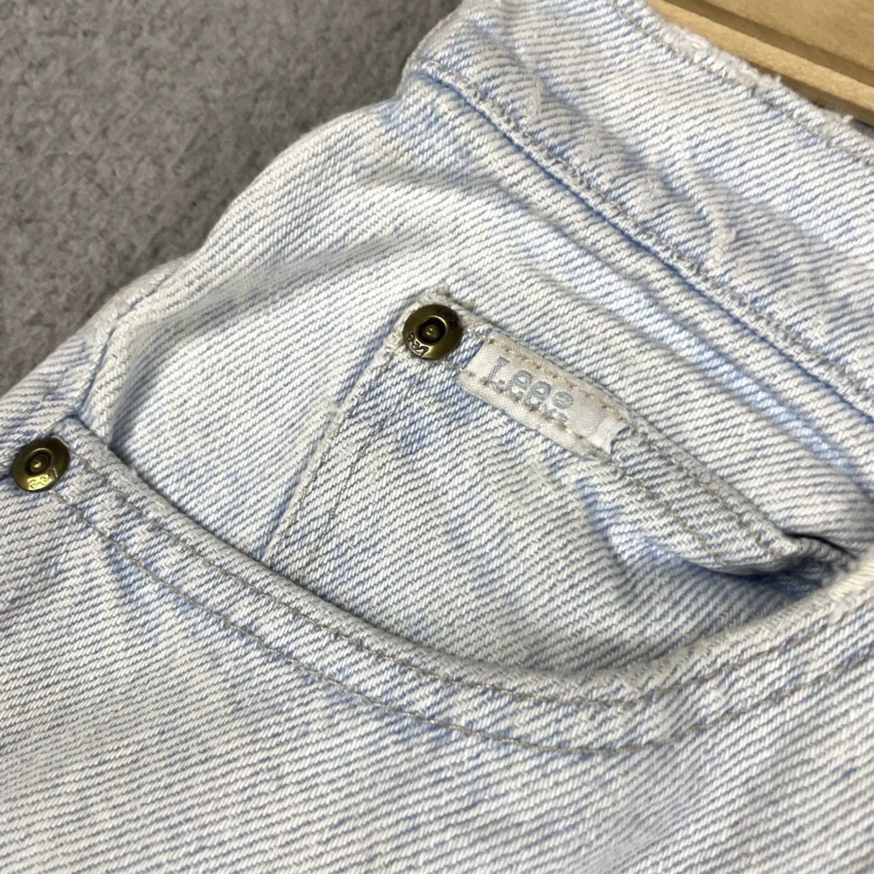 Lee VINTAGE Lee Riders Jeans Womens 16 Medium Blue High Waist Tapered Distressed USA 5-Pocket Design Size 24" / US 00 / IT 34 - 5 Thumbnail