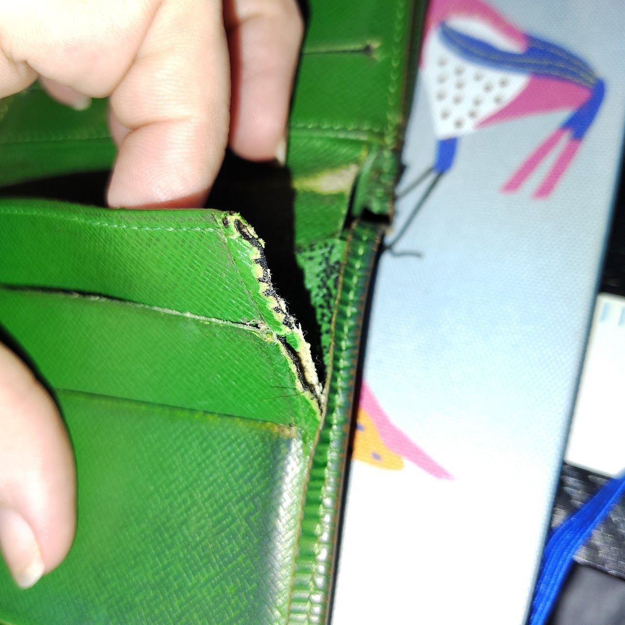 Louis Vuitton Louis Vuitton Epi leather wallet in green. Size ONE SIZE - 8 Thumbnail