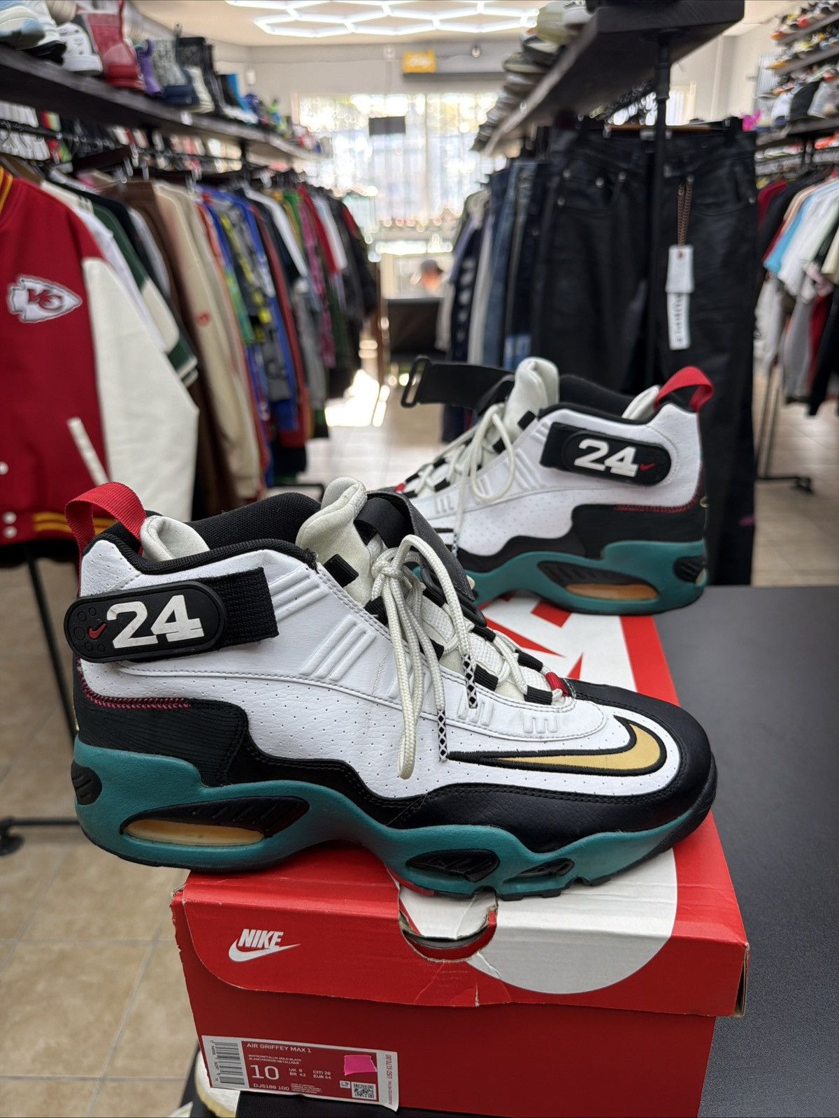 Nike Nike Air Griffey Max 1 Sweetest Swing Mens Size 10 Size US 10 / EU 43 - 1 Thumbnail