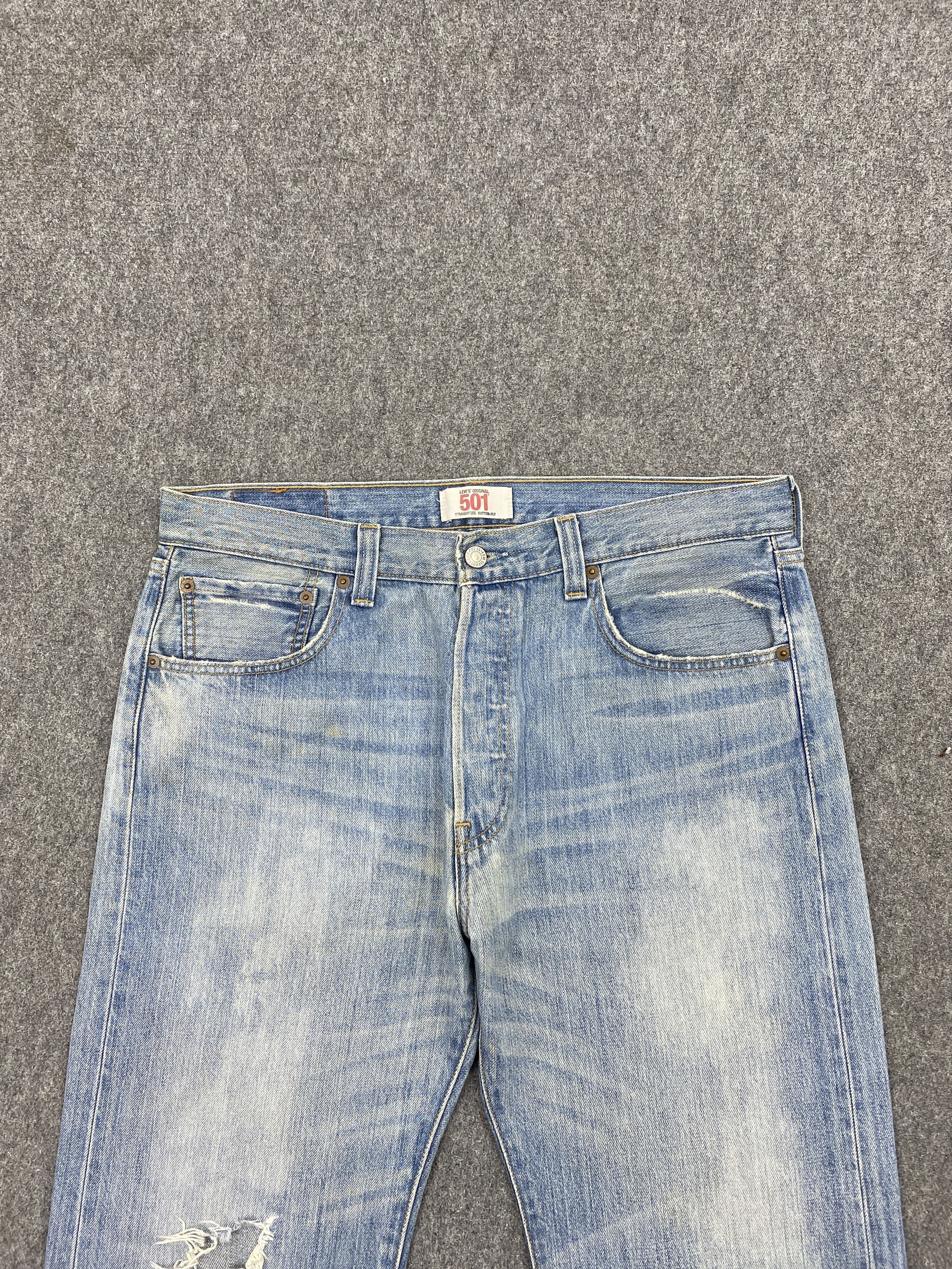 Levi's × Vintage Distressed Vintage Levi's 501 Light Blue Jeans Size US 34 / EU 50 - 2 Thumbnail