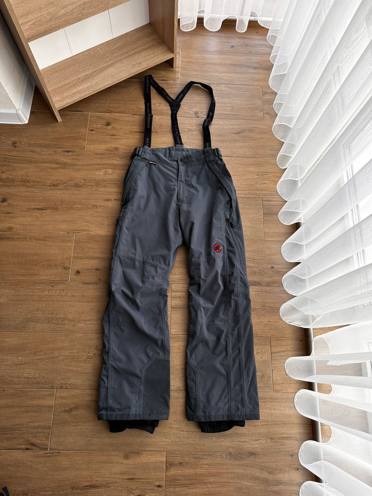 image of Vintage Mammut Goretex Outdoor Ski Pants in Grey, Men's (Size 33)