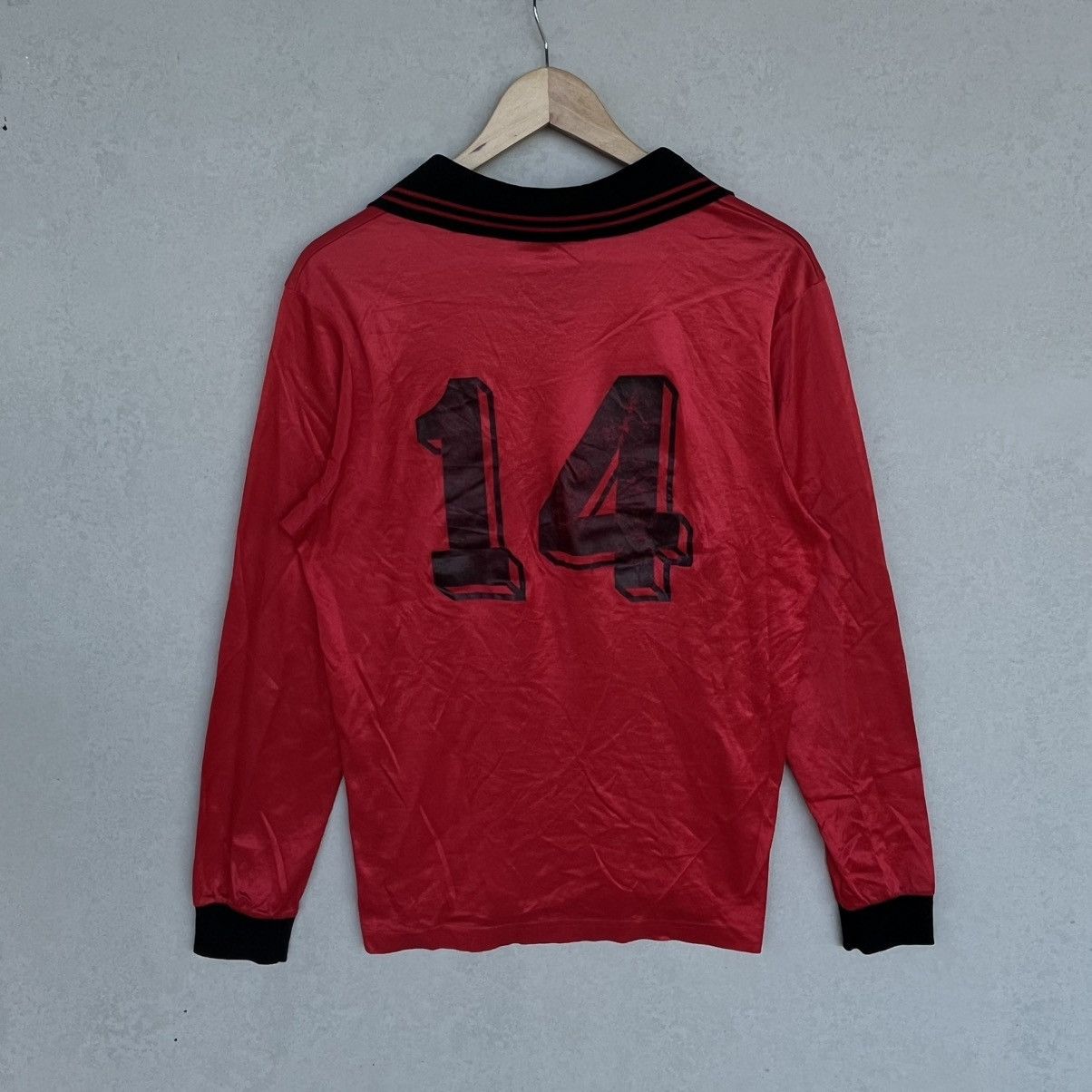 Other Vintage Spain Red Long Sleeve Football Shirt Size L Size US L / EU 52-54 / 3 - 7 Thumbnail