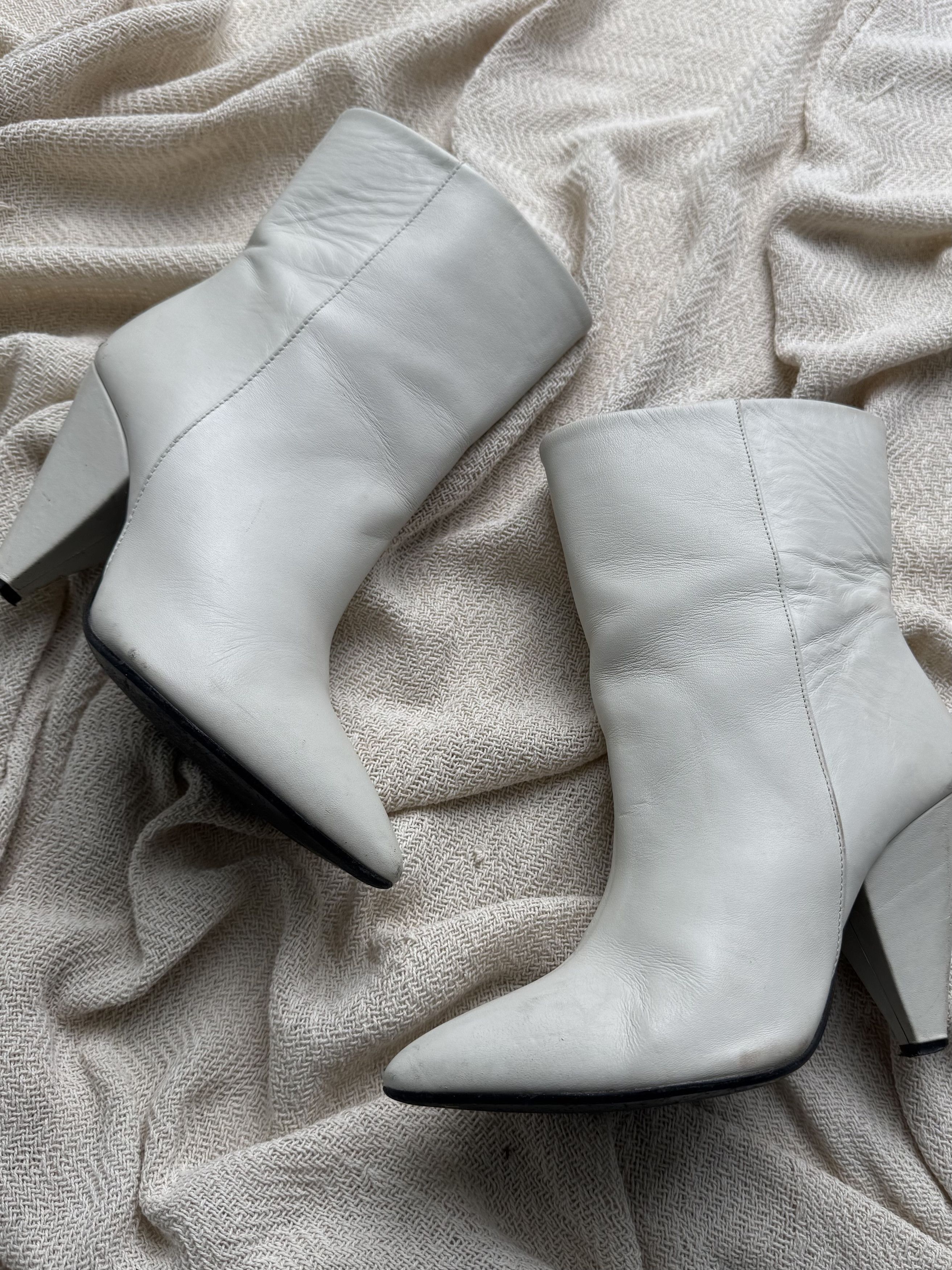 Vintage Vintage Leather Ankle Boots Pointed Toe Block Heel Booties Size US 6 / IT 36 - 2 Thumbnail