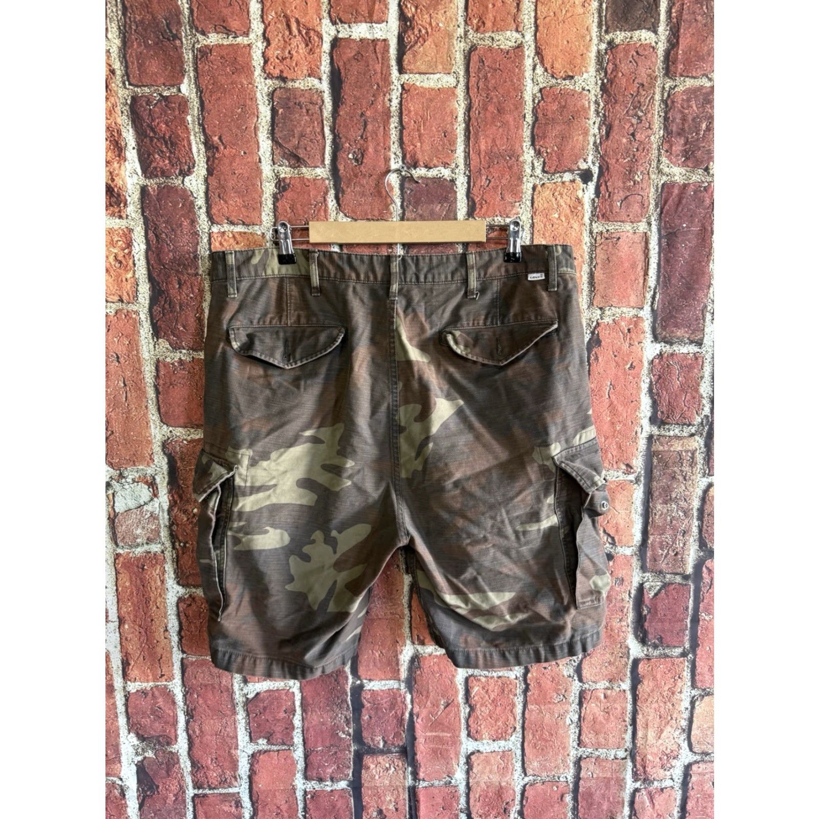 Levi's Levi's Mens Multicolor Cargo Shorts Size 38 User: Levi's Mens Multicolor Cargo Shorts Size 38 Size US 38 / EU 54 - 2 Thumbnail
