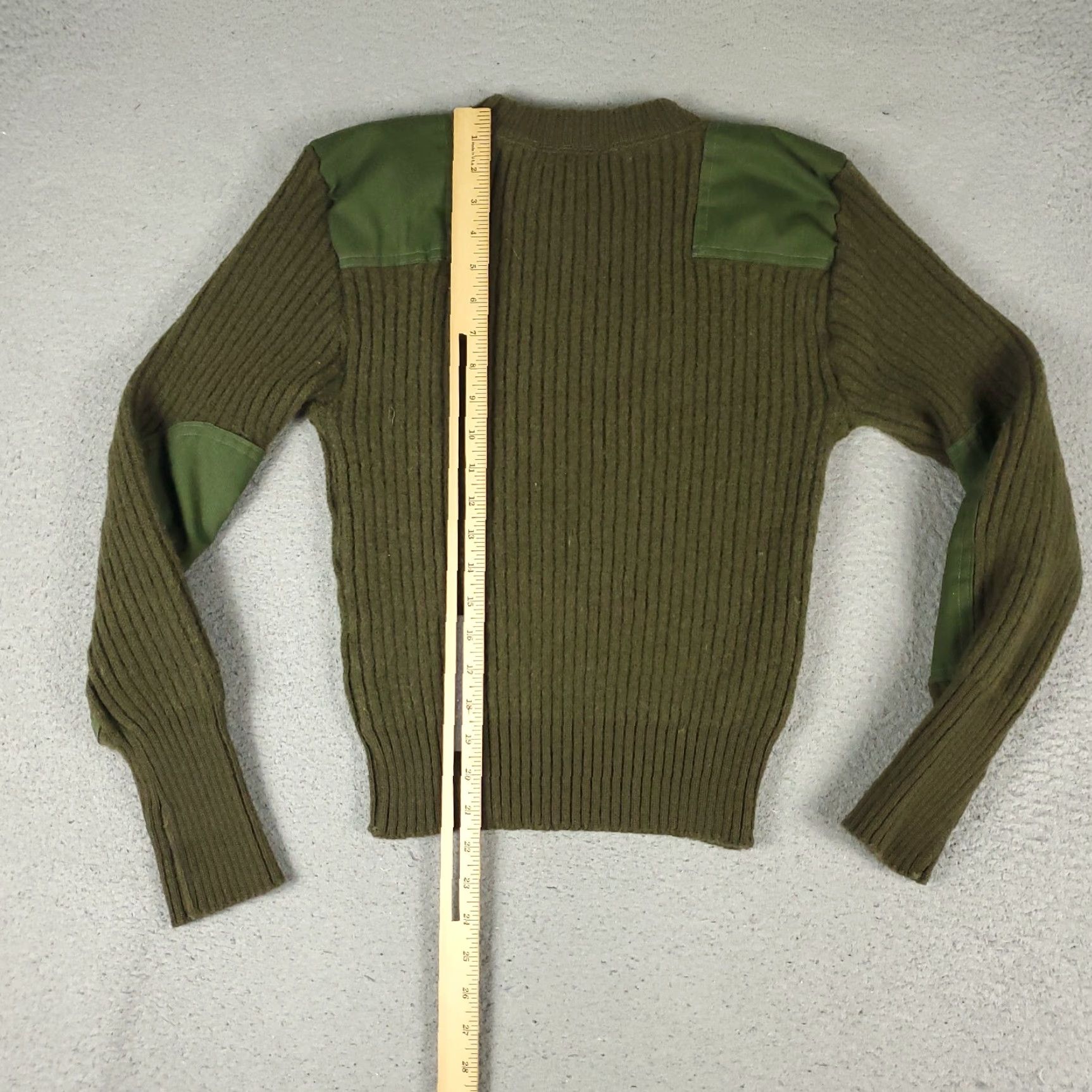 Vintage VINTAGE DSCP Valor Collection Sweater Men 38 Green Wool Pullover Crew Neck All Seasons Size US M / EU 48-50 / 2 - 5 Thumbnail