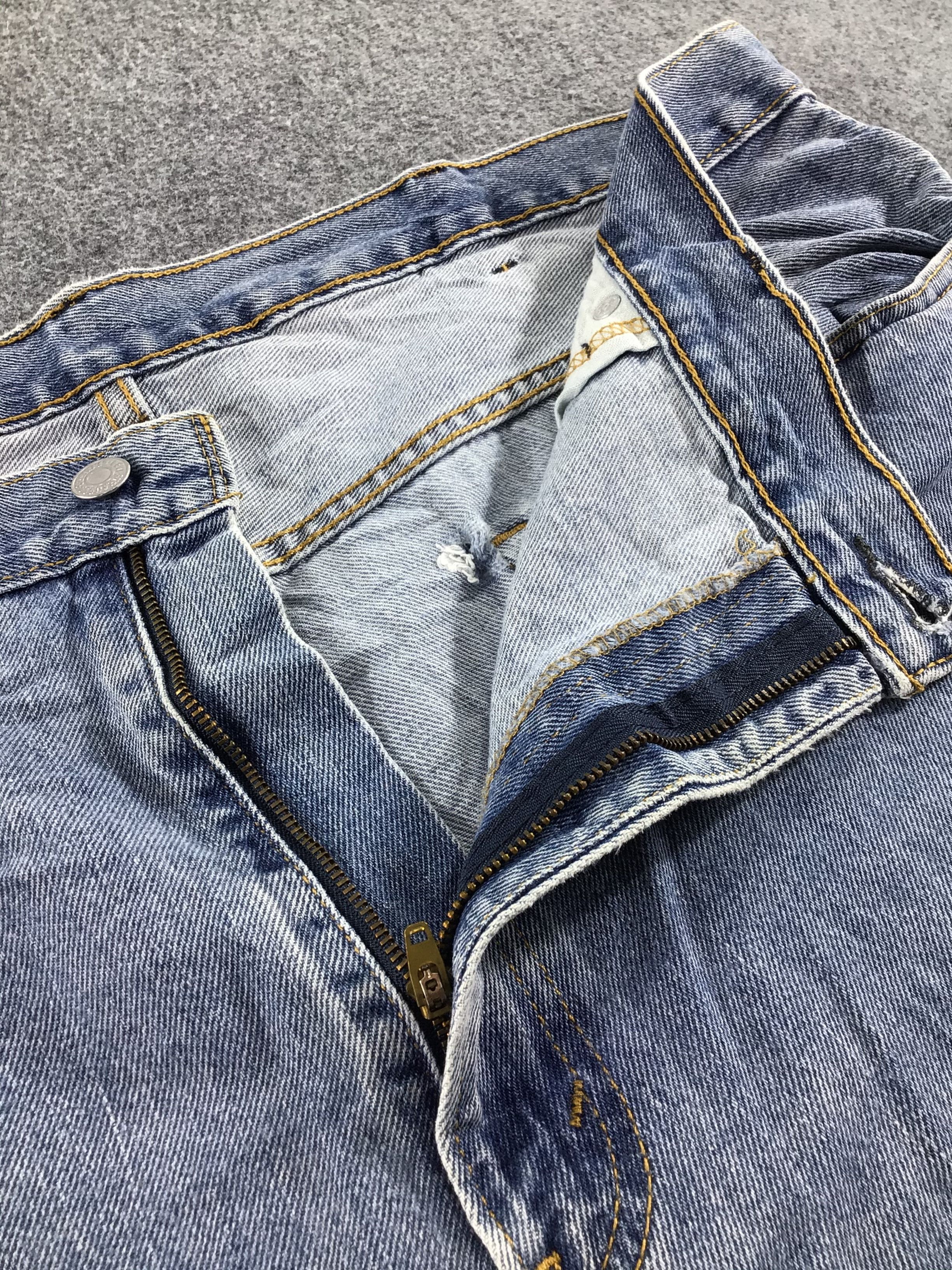 Levi's Vintage Levis 550 Jeans Blue Wash Denim -J568 Size US 43 - 7 Thumbnail