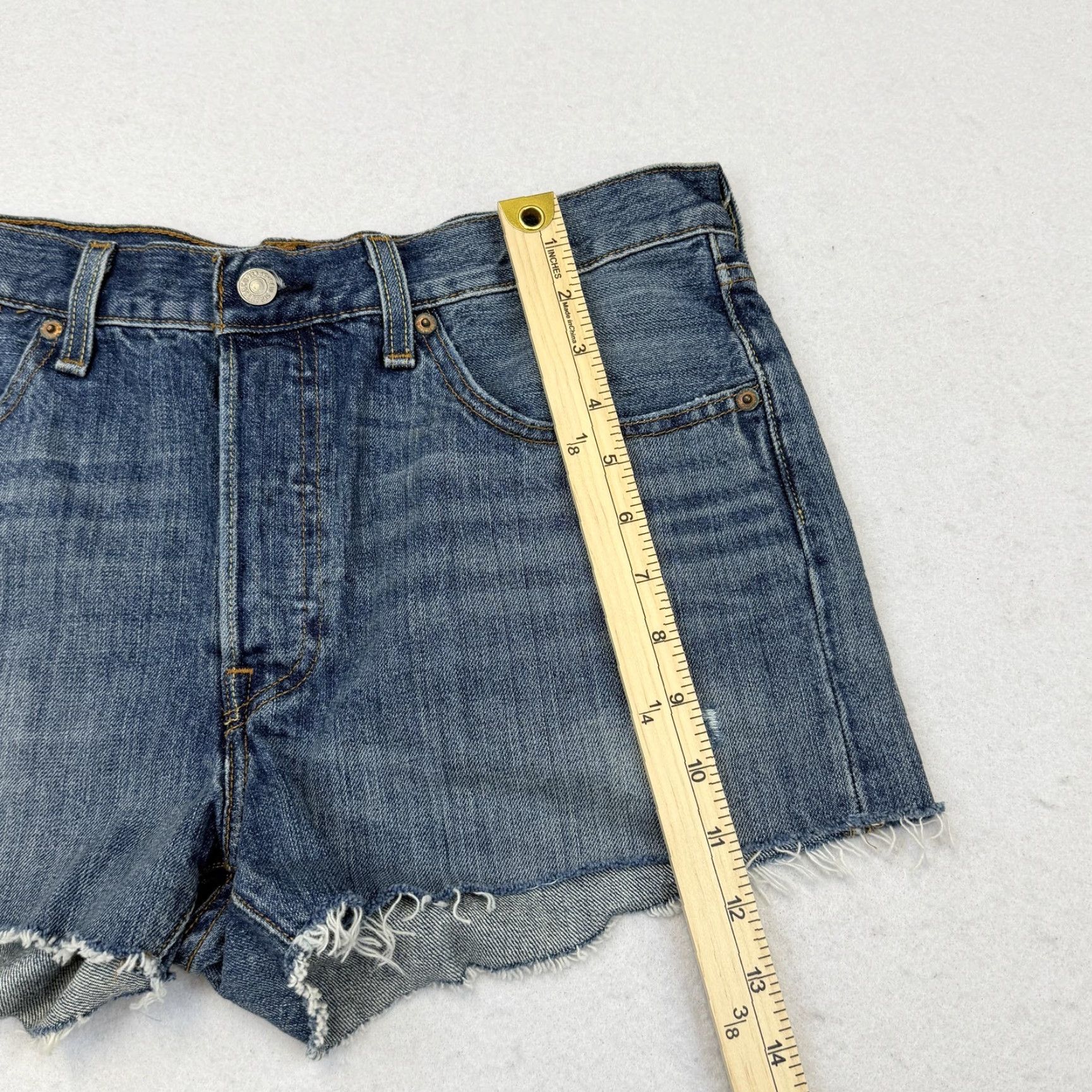 Levi's Levi's Shorts Womens 31 Blue Denim Cut-Off Distressed Frayed Hem Casual Size 24" / US 00 / IT 34 - 6 Thumbnail